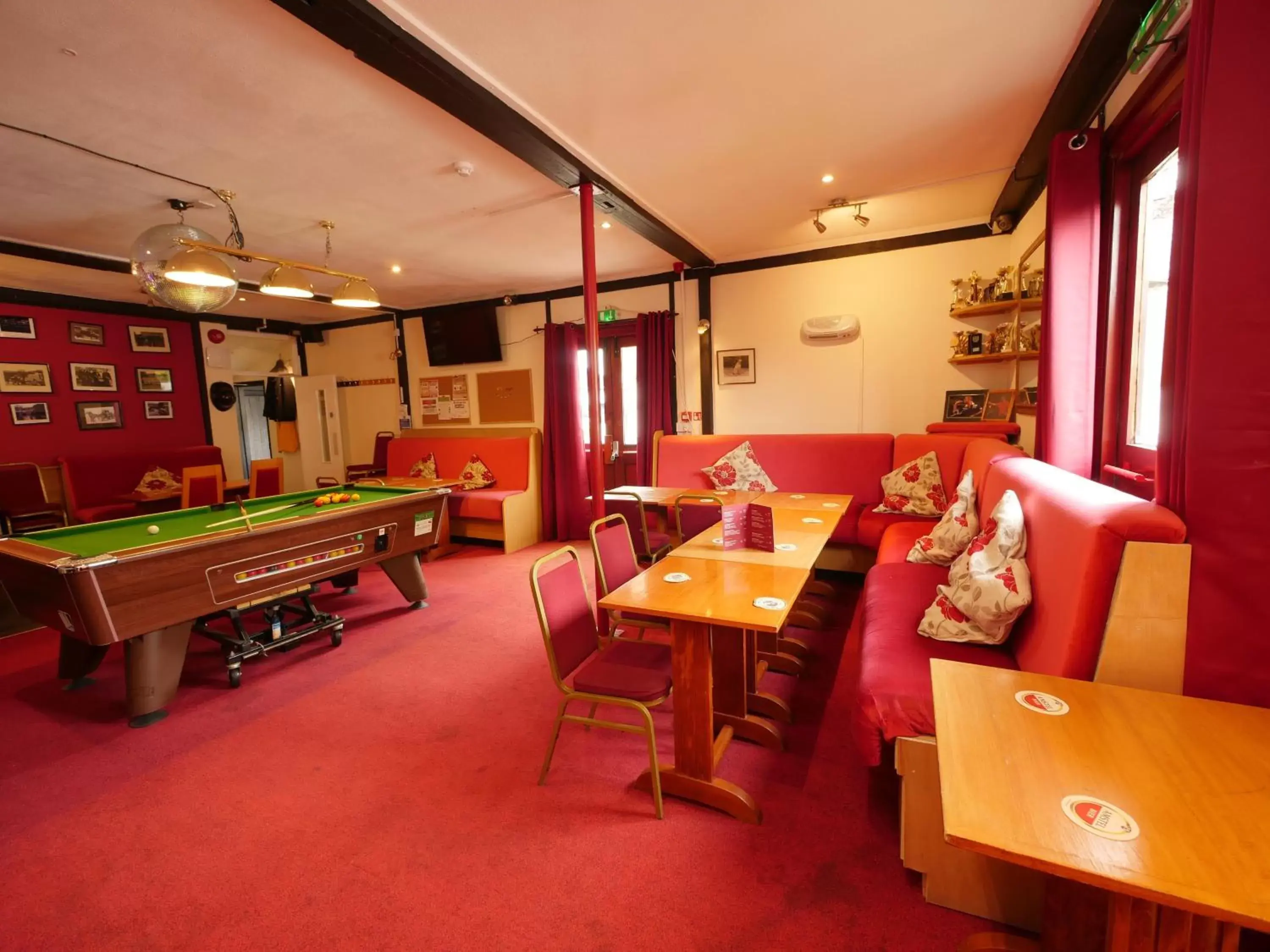 Communal lounge/ TV room, Billiards in The Five Bells, Eastry