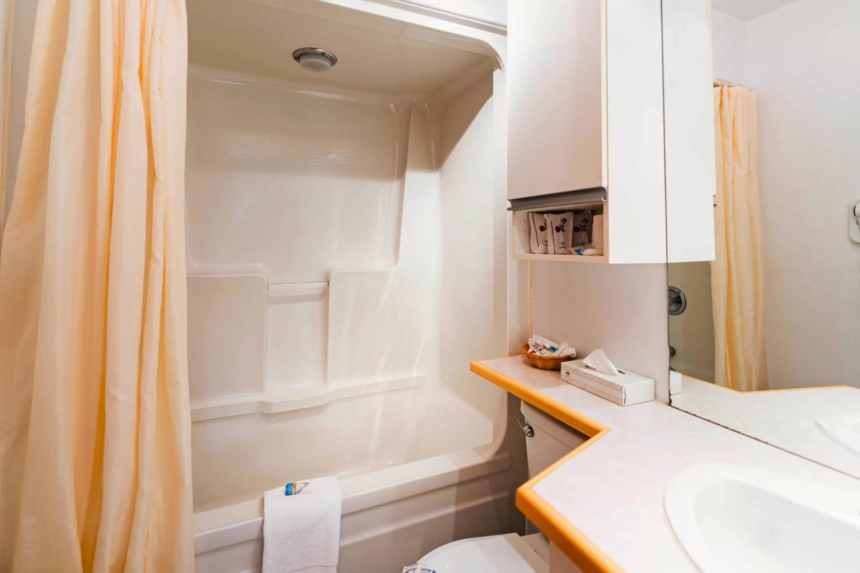 Bathroom in Auberge Harris