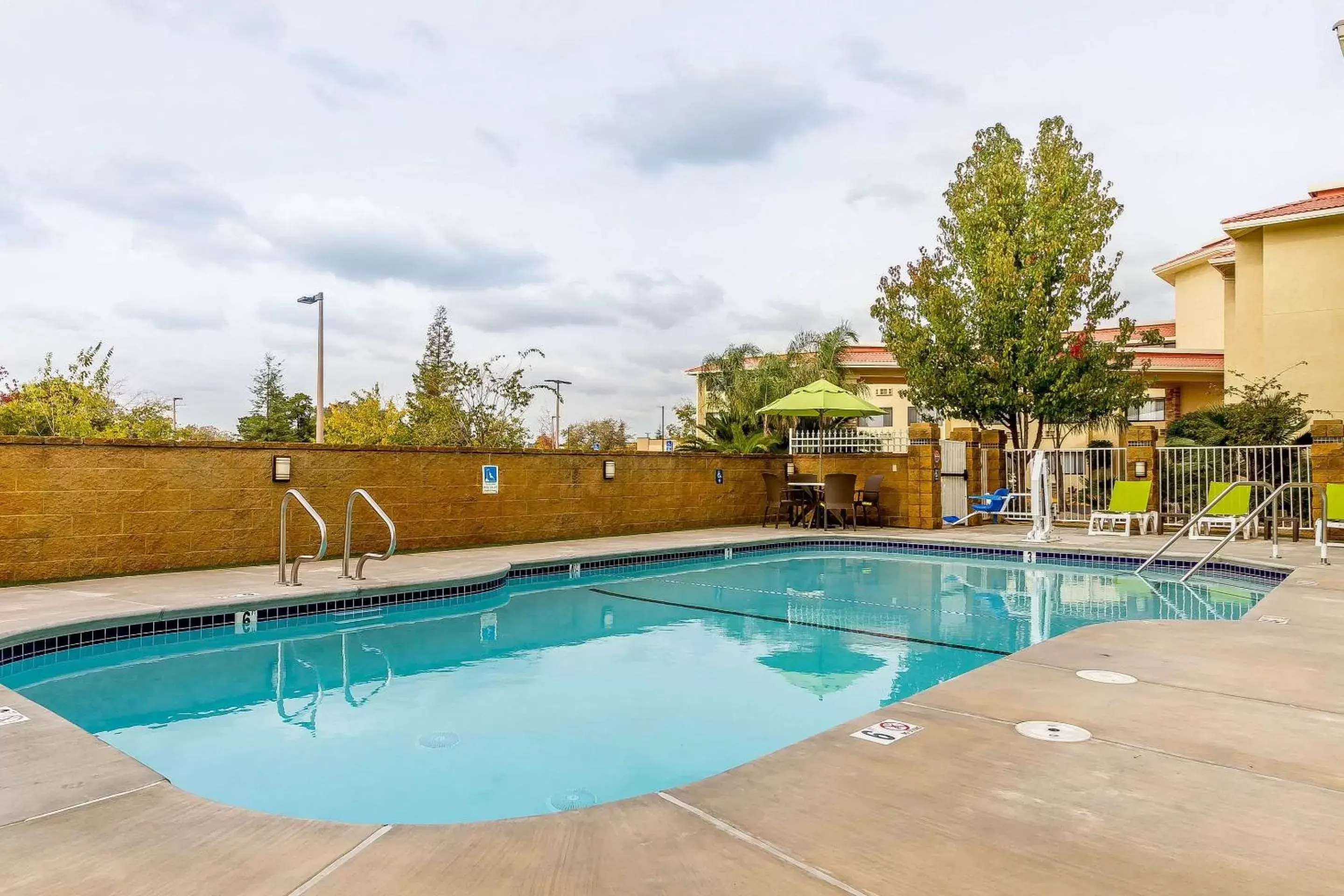 On site, Swimming Pool in Comfort Inn & Suites Rocklin