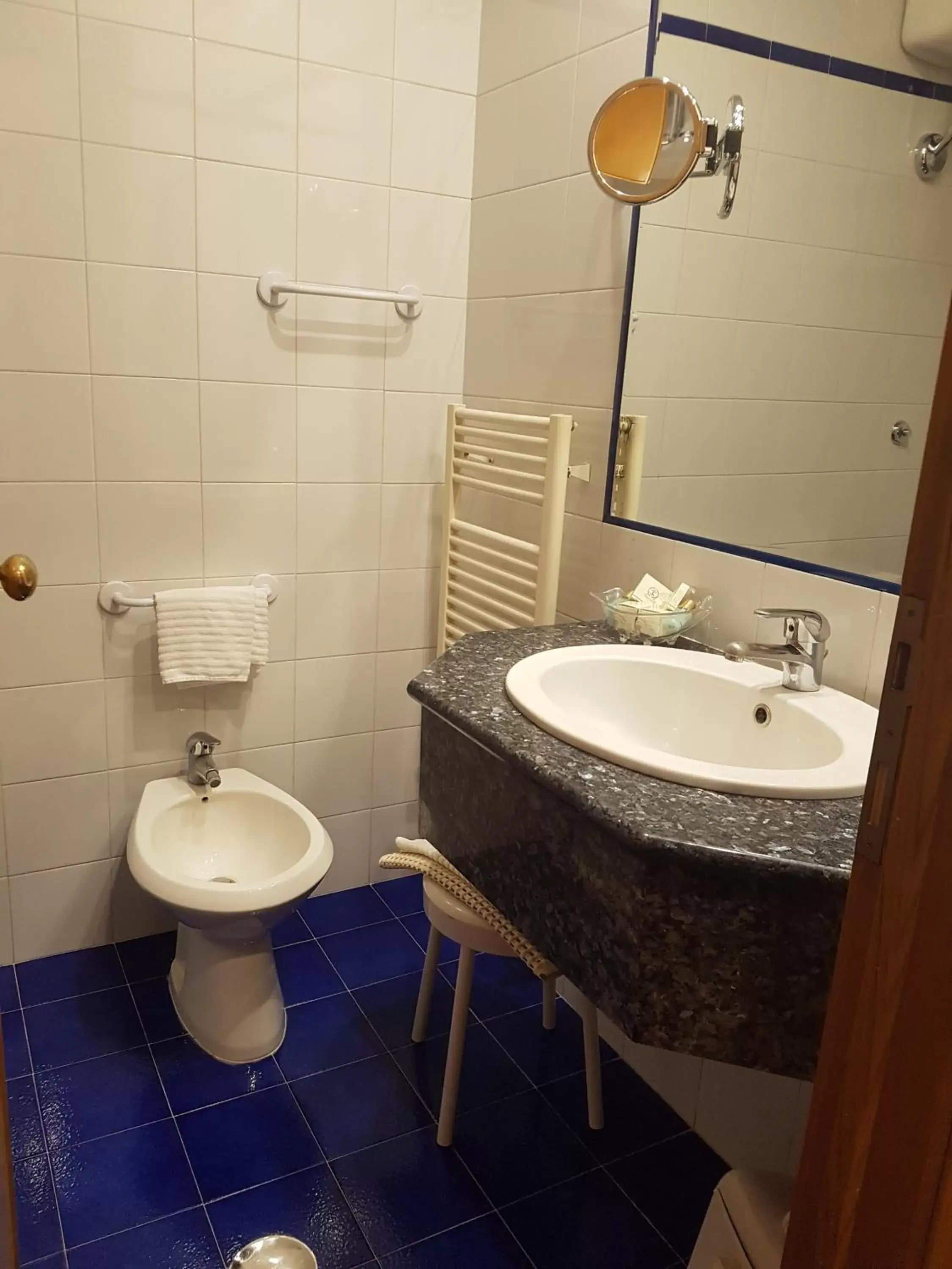 Bathroom in Hotel Piemonte