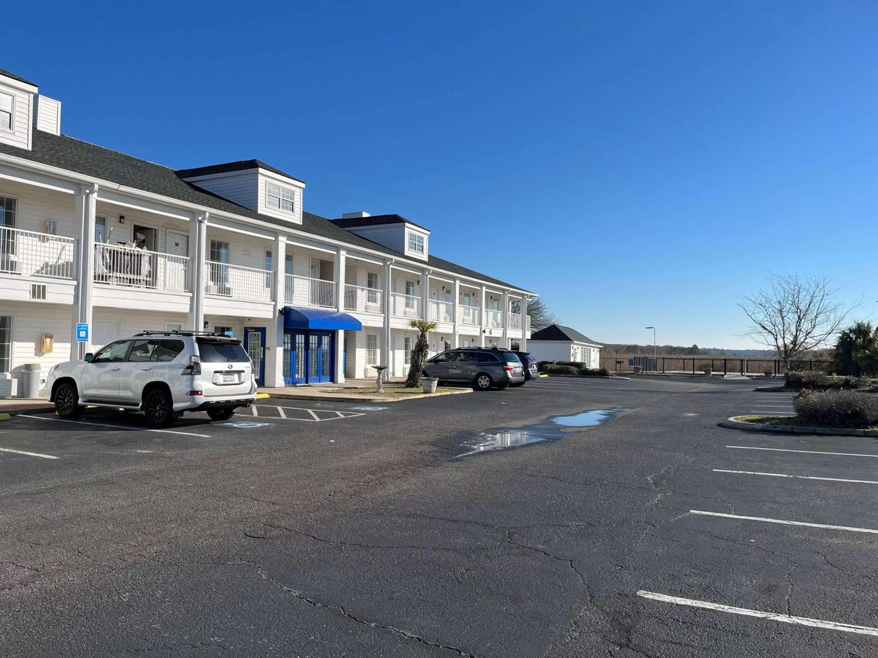 Property building in Motel 6 Georgetown, SC Marina