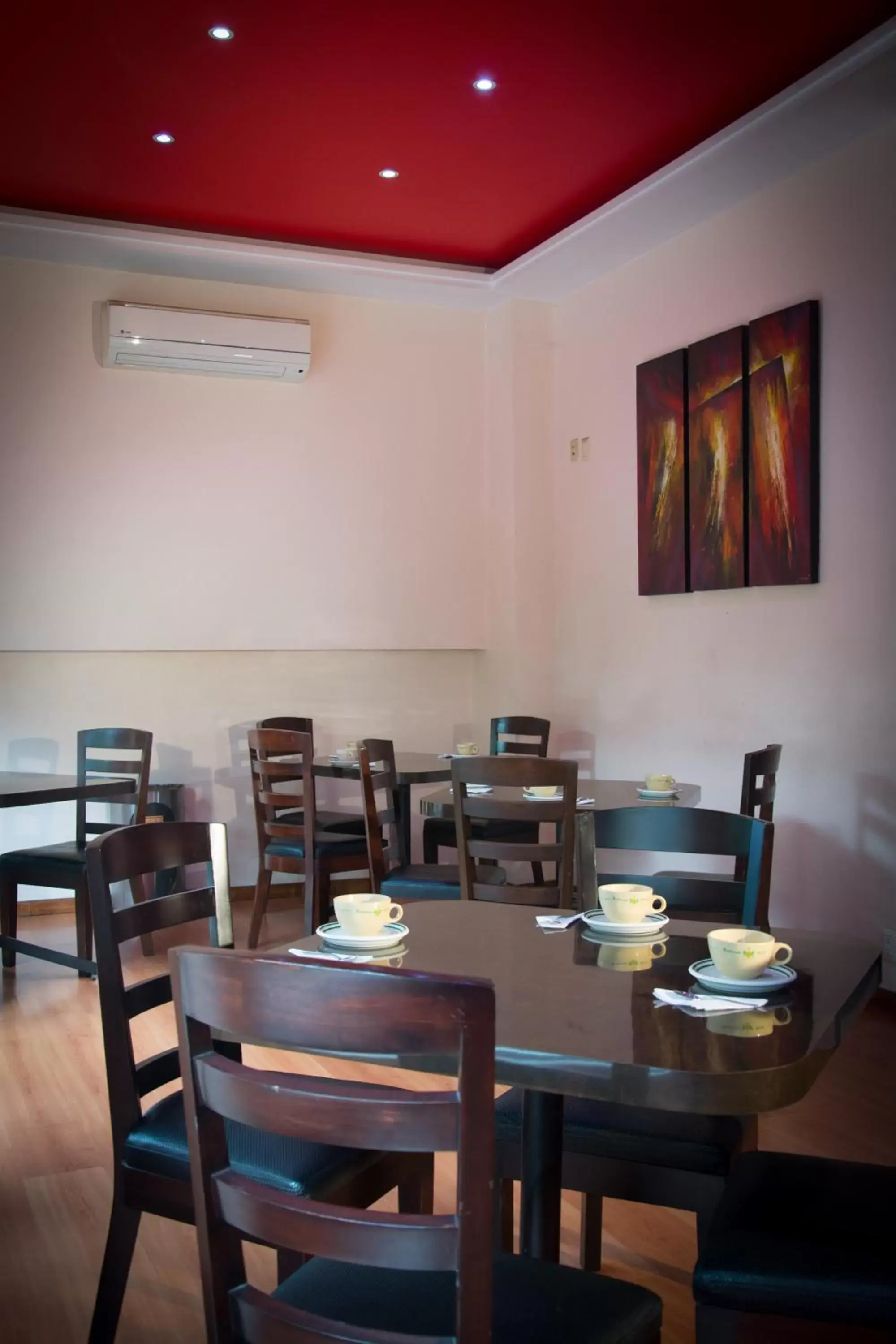 Restaurant/Places to Eat in Hotel El Senador