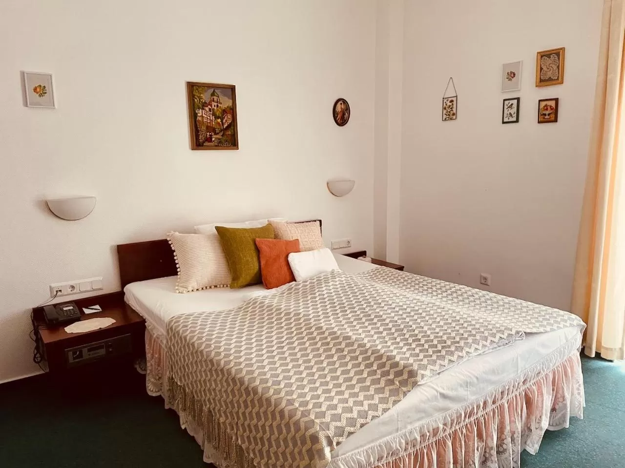 Bed in Tante ALMA's Mannheimer Hotel