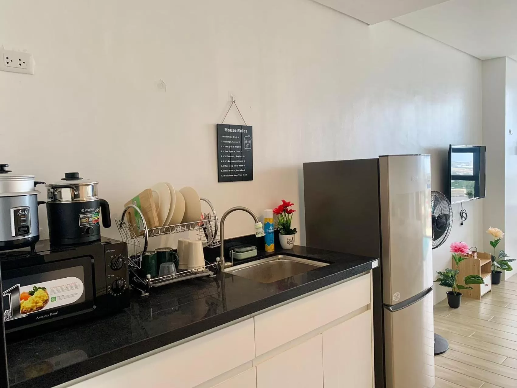 Cebu City Condo Hotel in Meridian with Netflix and WIFI, near Ayala and IT Park U7 09 11