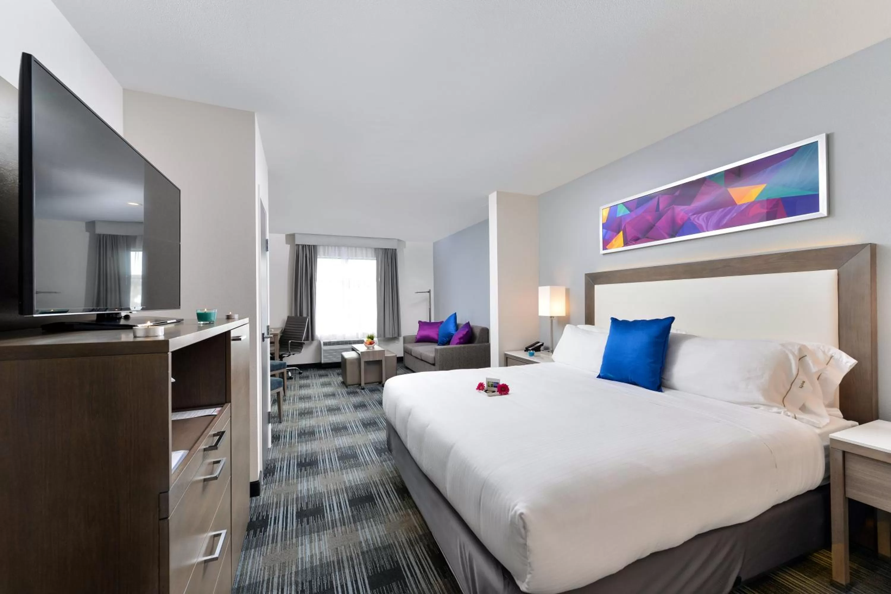 Photo of the whole room, Bed in Holiday Inn Express & Suites San Diego - Mission Valley by IHG