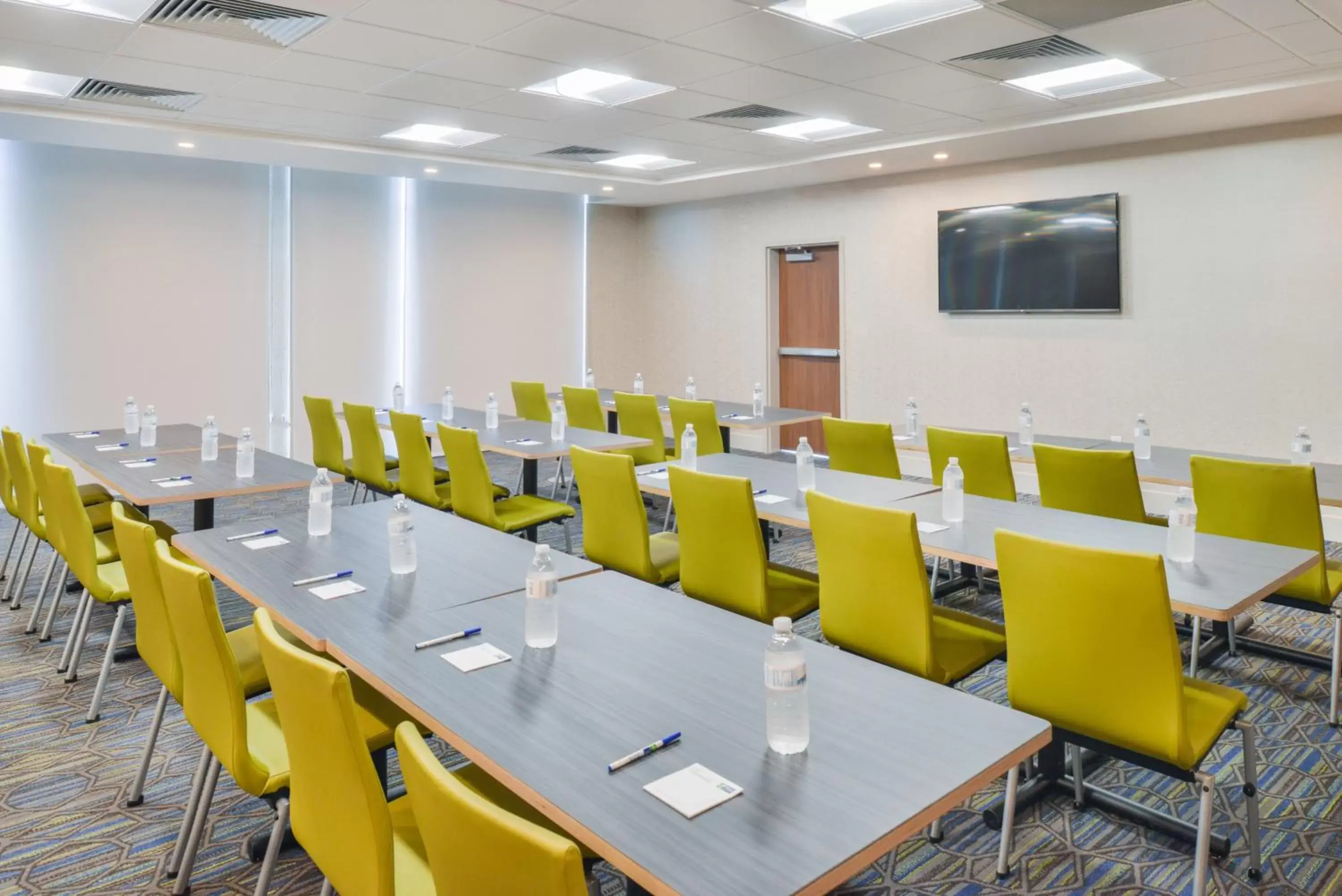 Meeting/conference room in Holiday Inn Express & Suites - Chadron, an IHG Hotel