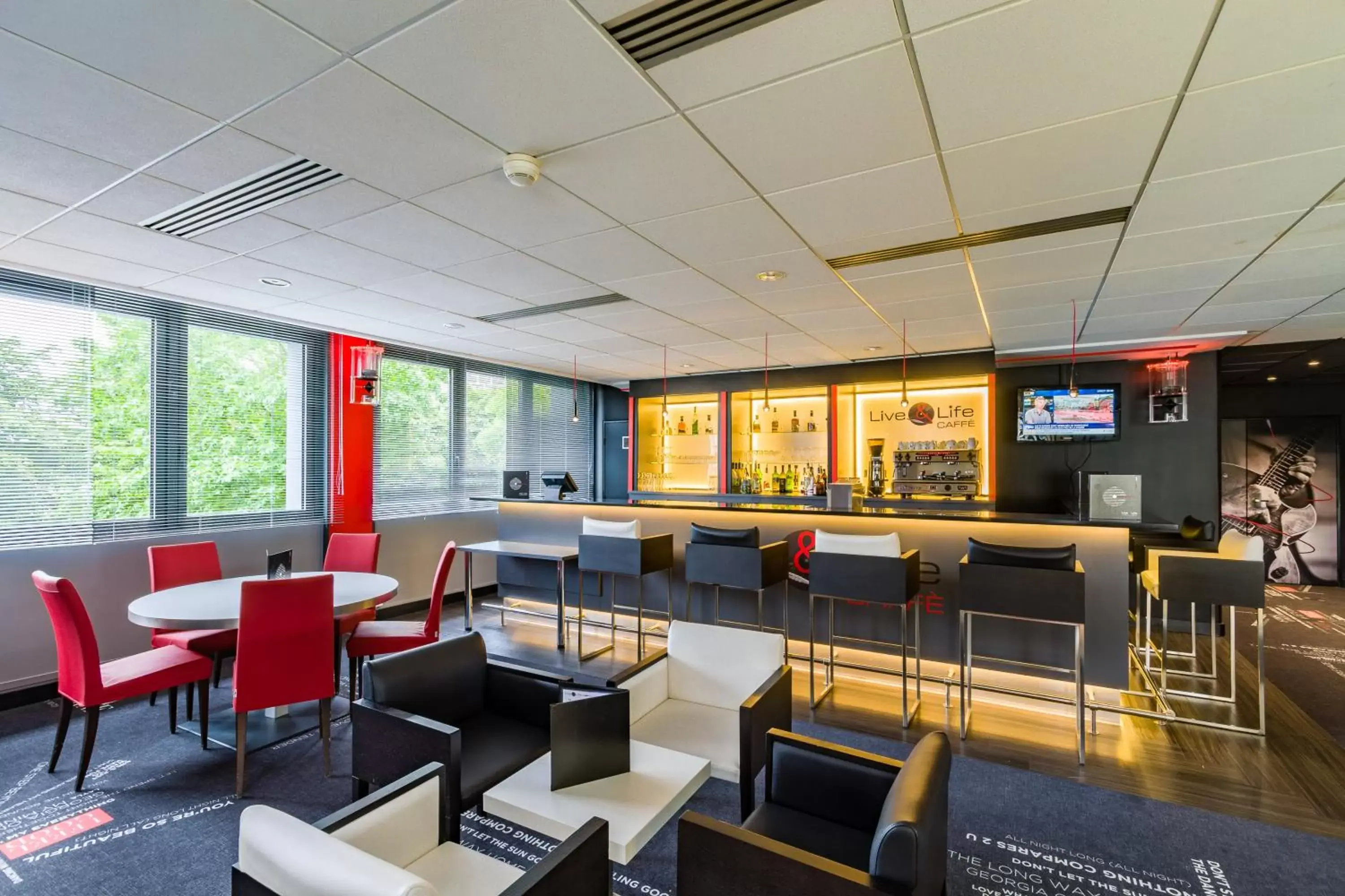 Lounge or bar, Lounge/Bar in Novotel Tours Centre Gare
