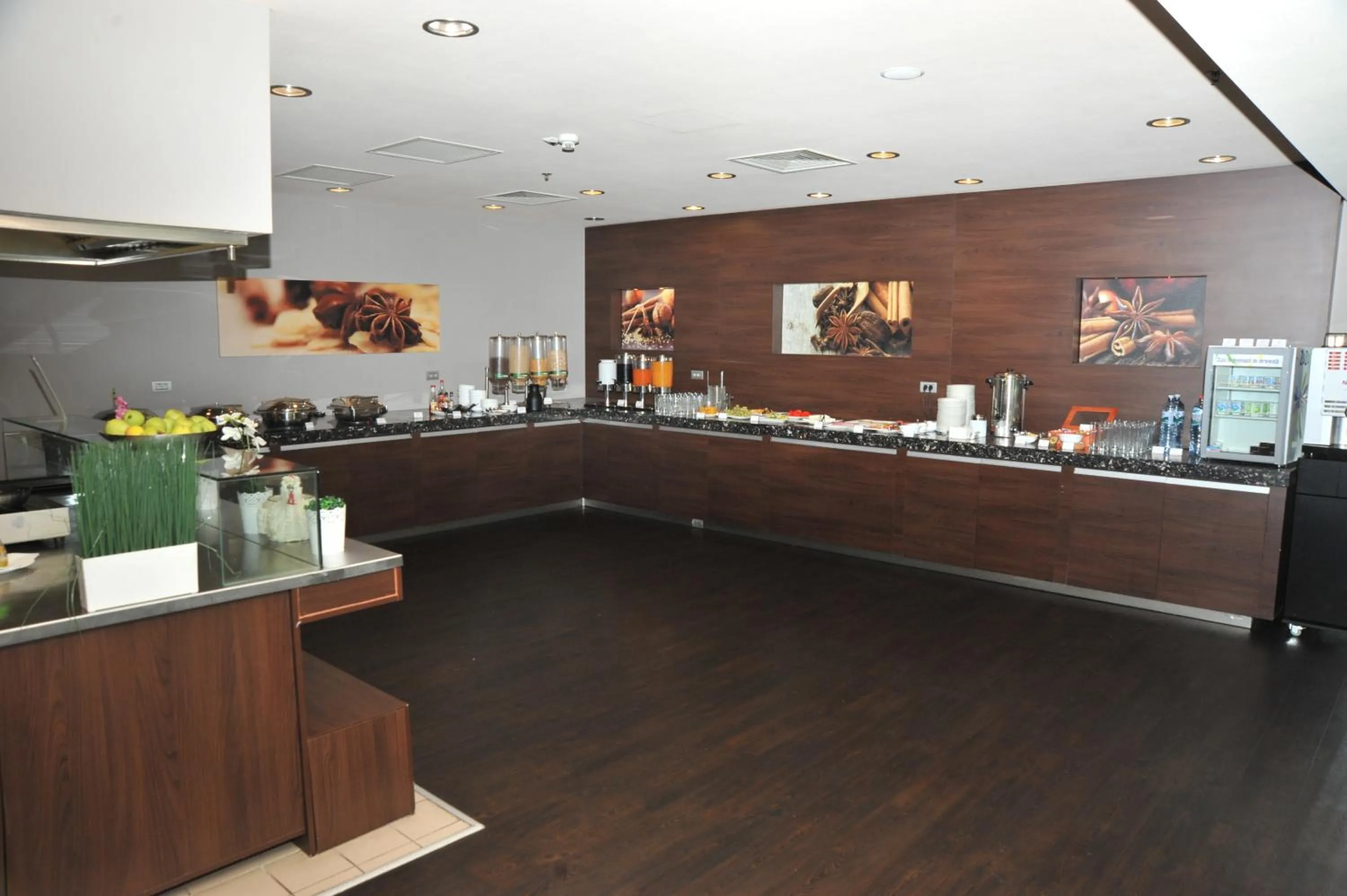 Breakfast in Hotel Ramada Pitesti