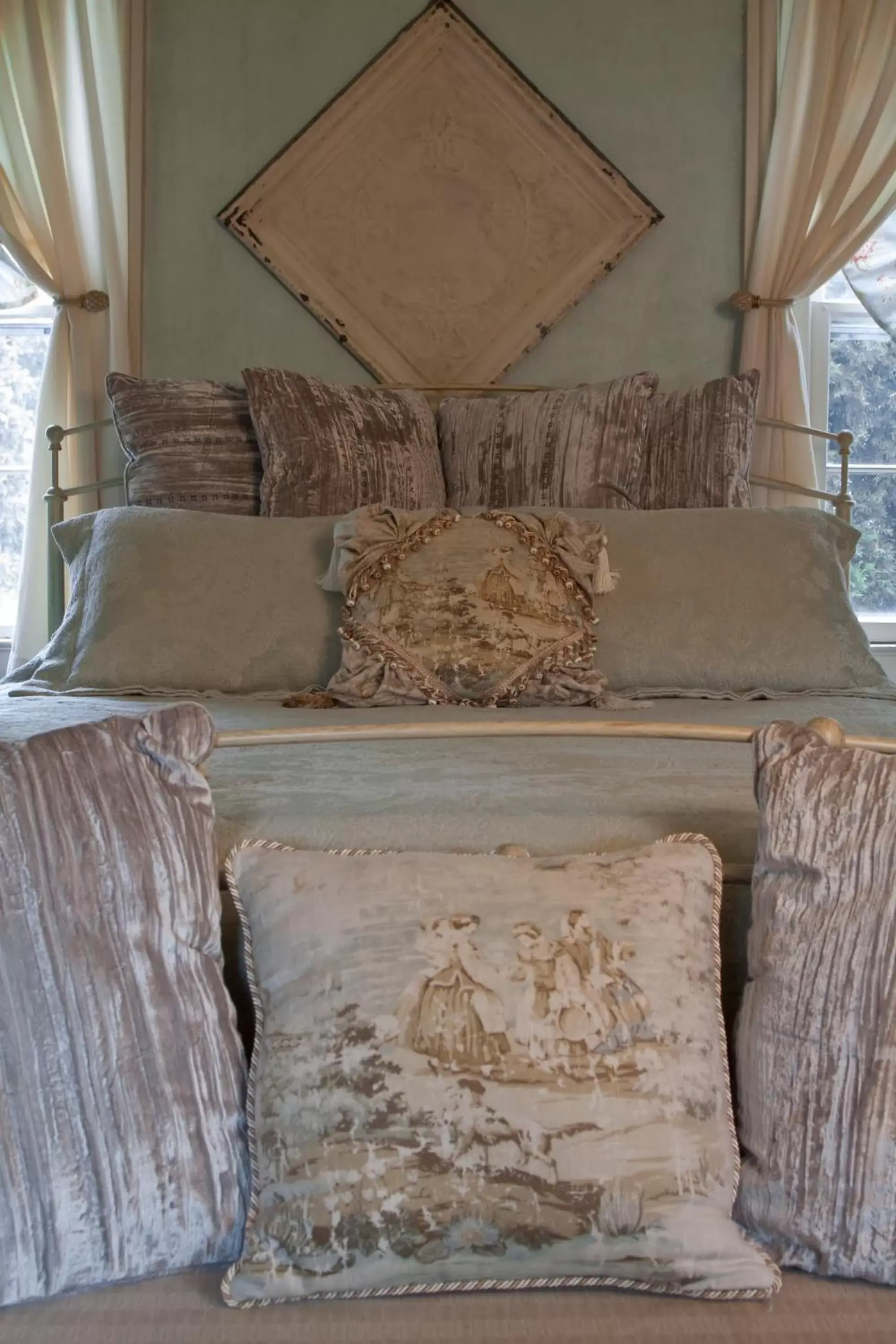 Bed, Seating Area in Scranton Seahorse Inn