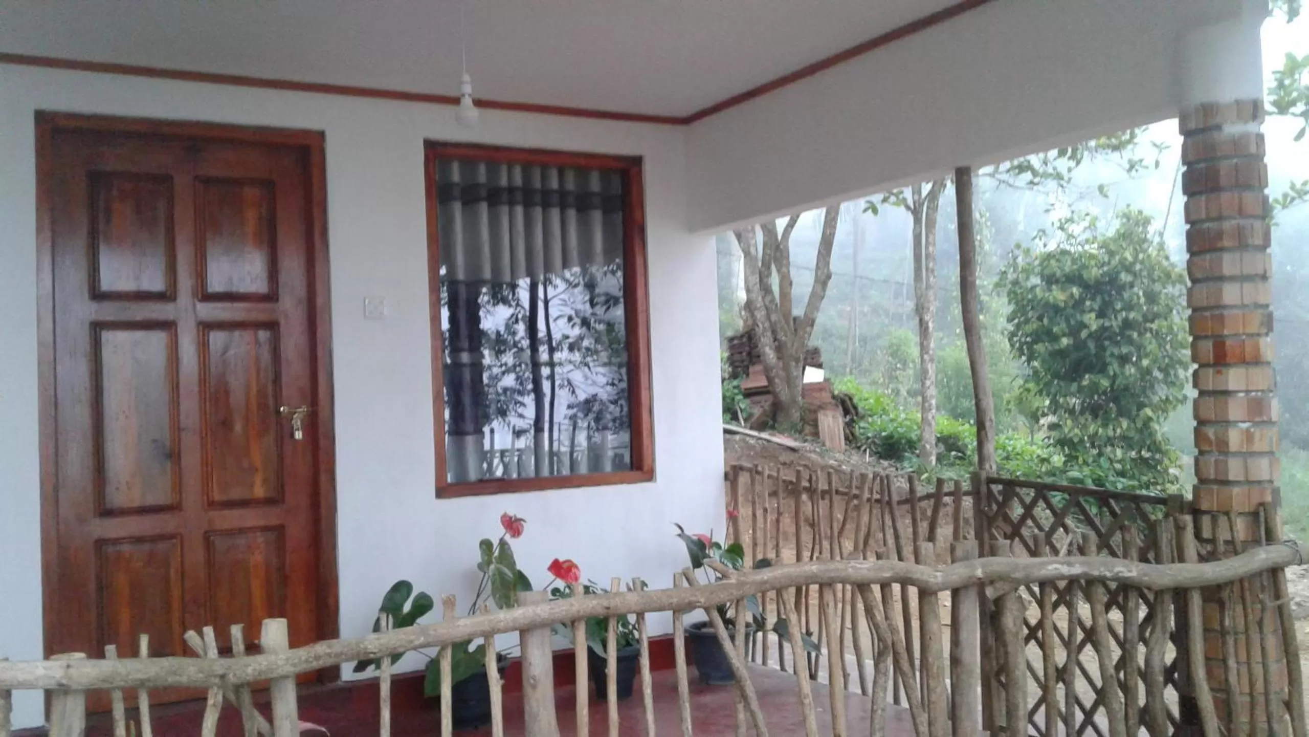 Facade/entrance, Balcony/Terrace in Malithis lodge