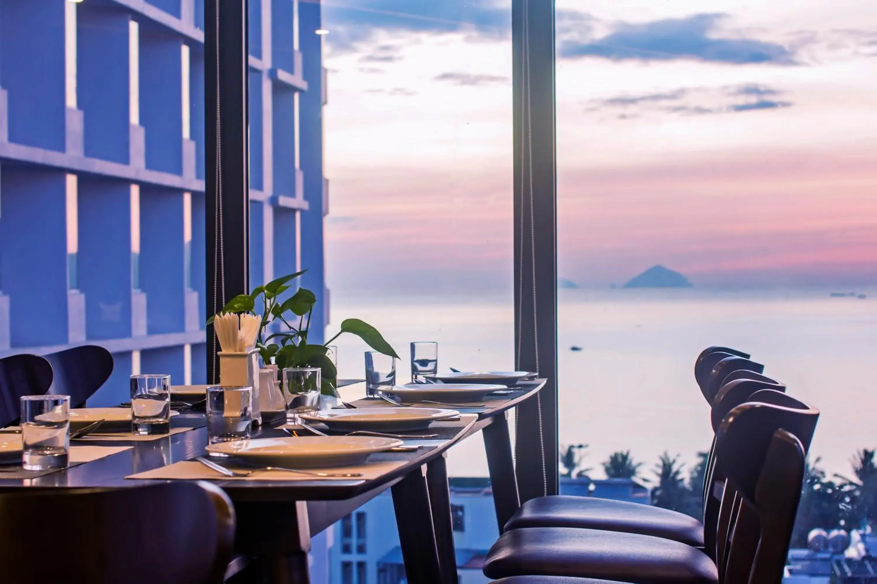 Restaurant/places to eat in Golden Nha Trang Hotel Restaurant/places to eat in Golden Nha Trang Hotel