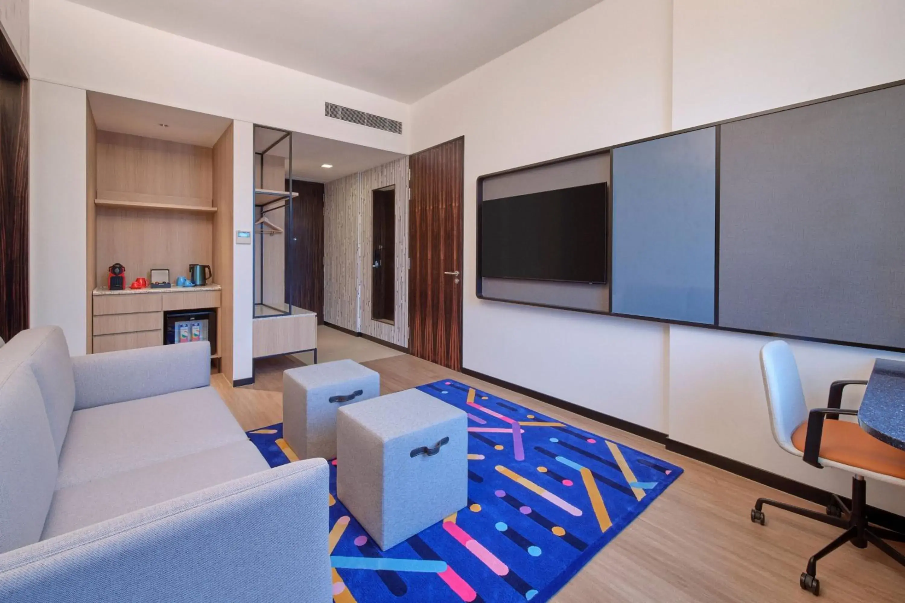 Living room, Seating Area in Aloft Singapore Novena