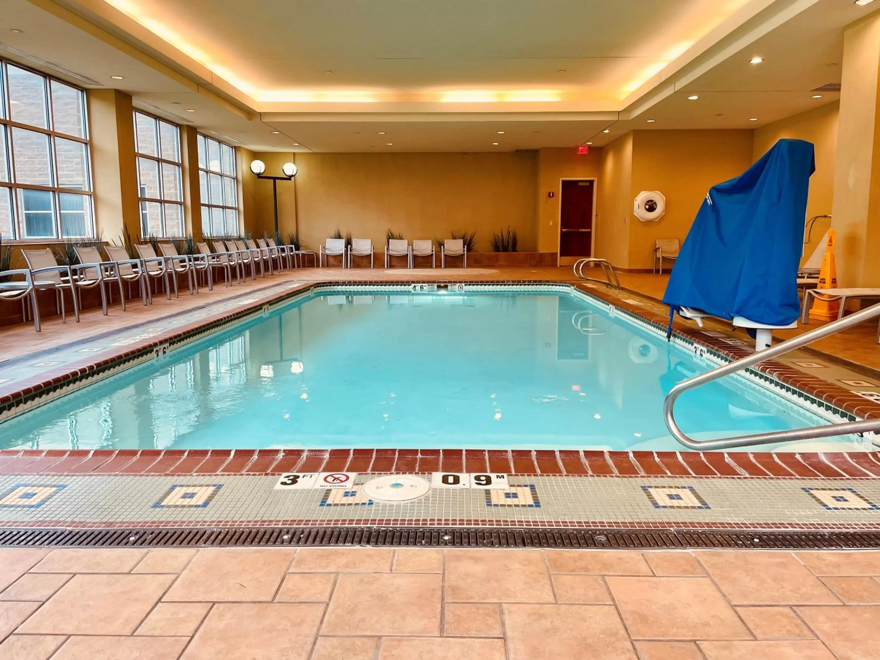 Swimming pool in Hotel Topeka at City Center