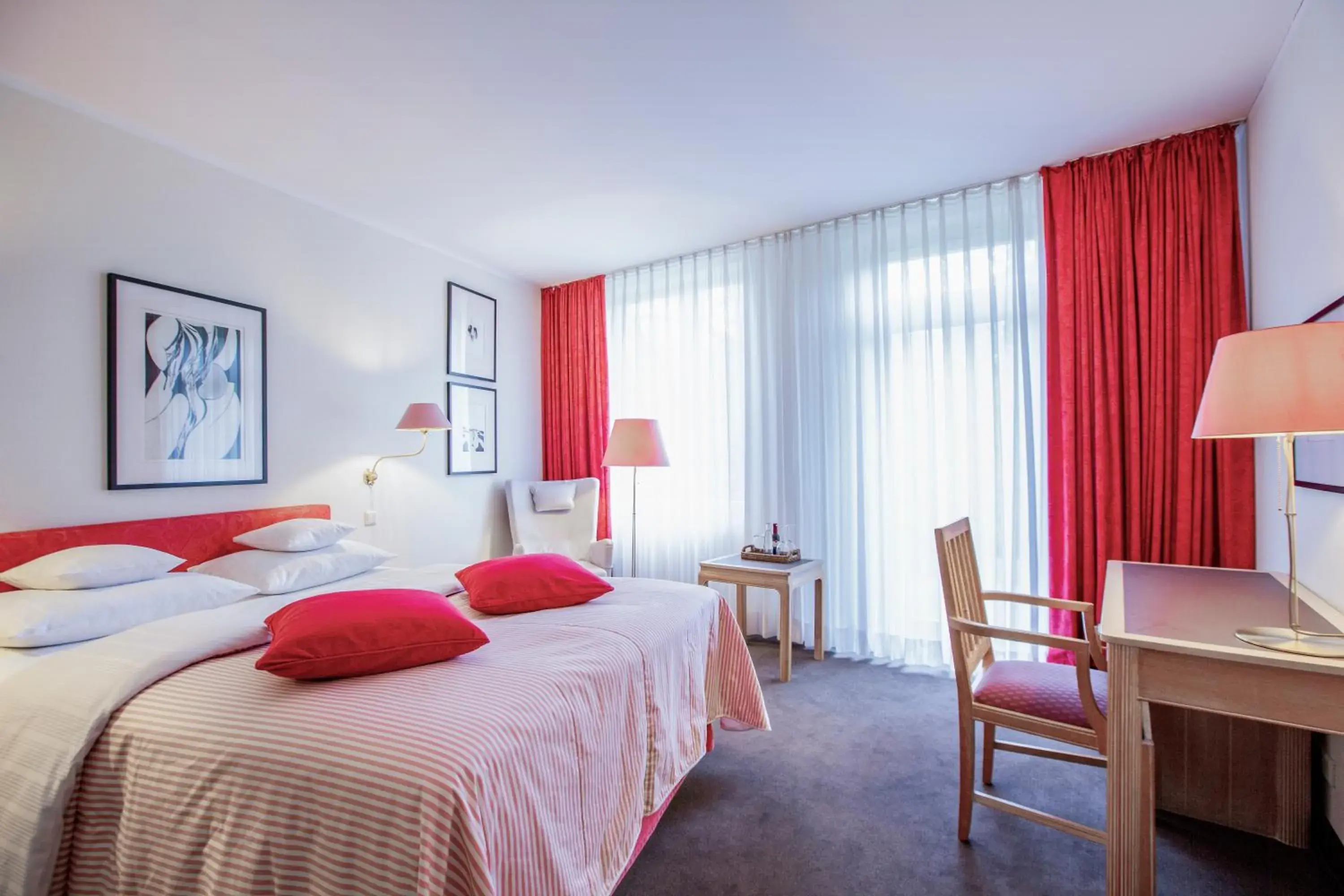 Photo of the whole room, Bed in Romantik Hotel Landschloss Fasanerie