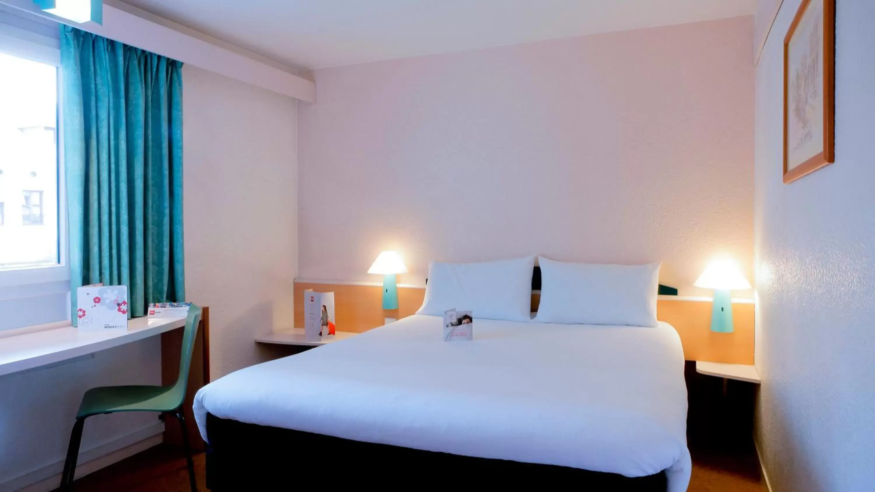 Bedroom, Bed in ibis Grenoble Centre Bastille