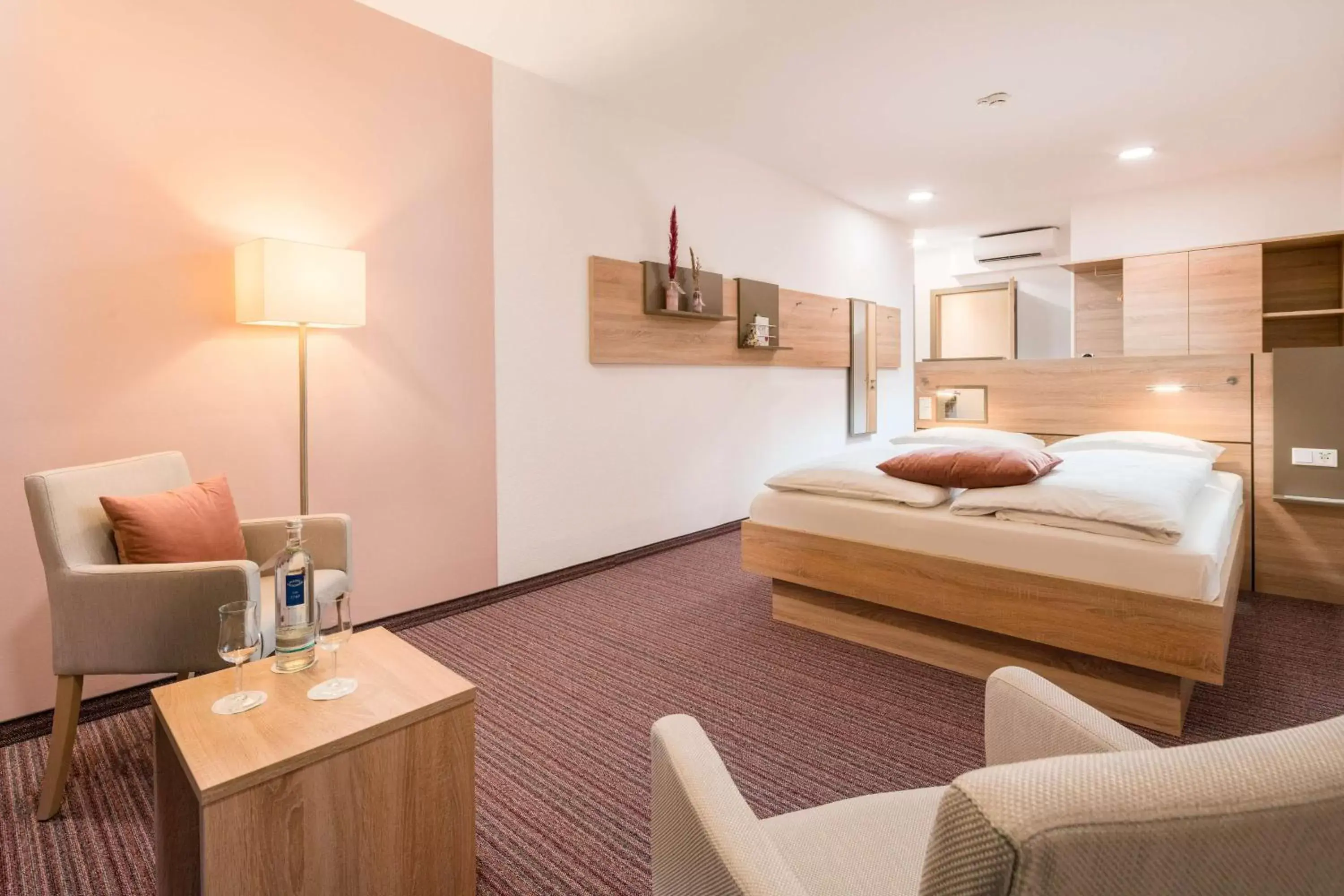 Bedroom, Bed in Best Western Plus Kurhotel an der Obermaintherme