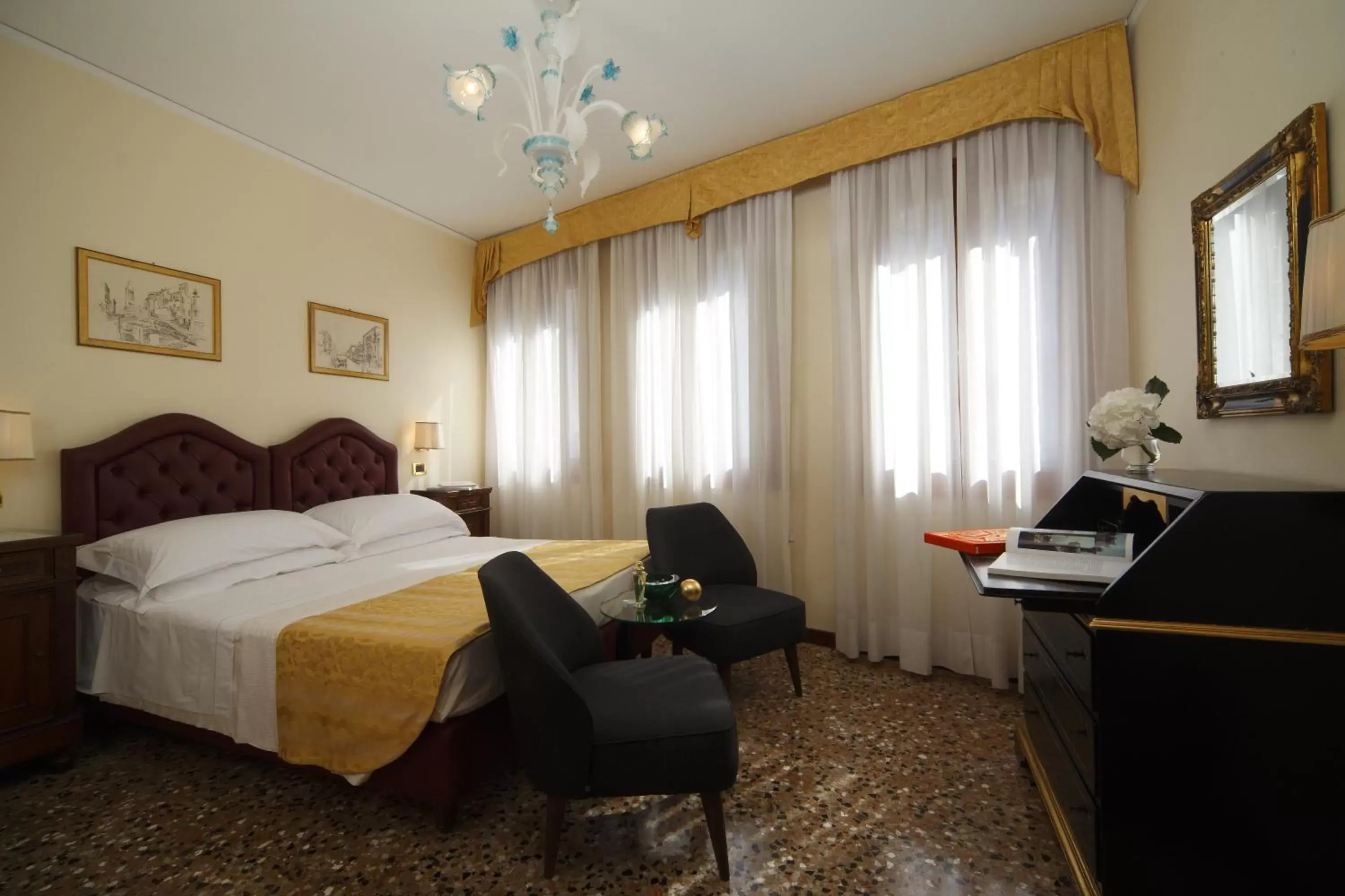 Classic Double or Twin Room in Pensione Accademia - Villa Maravege