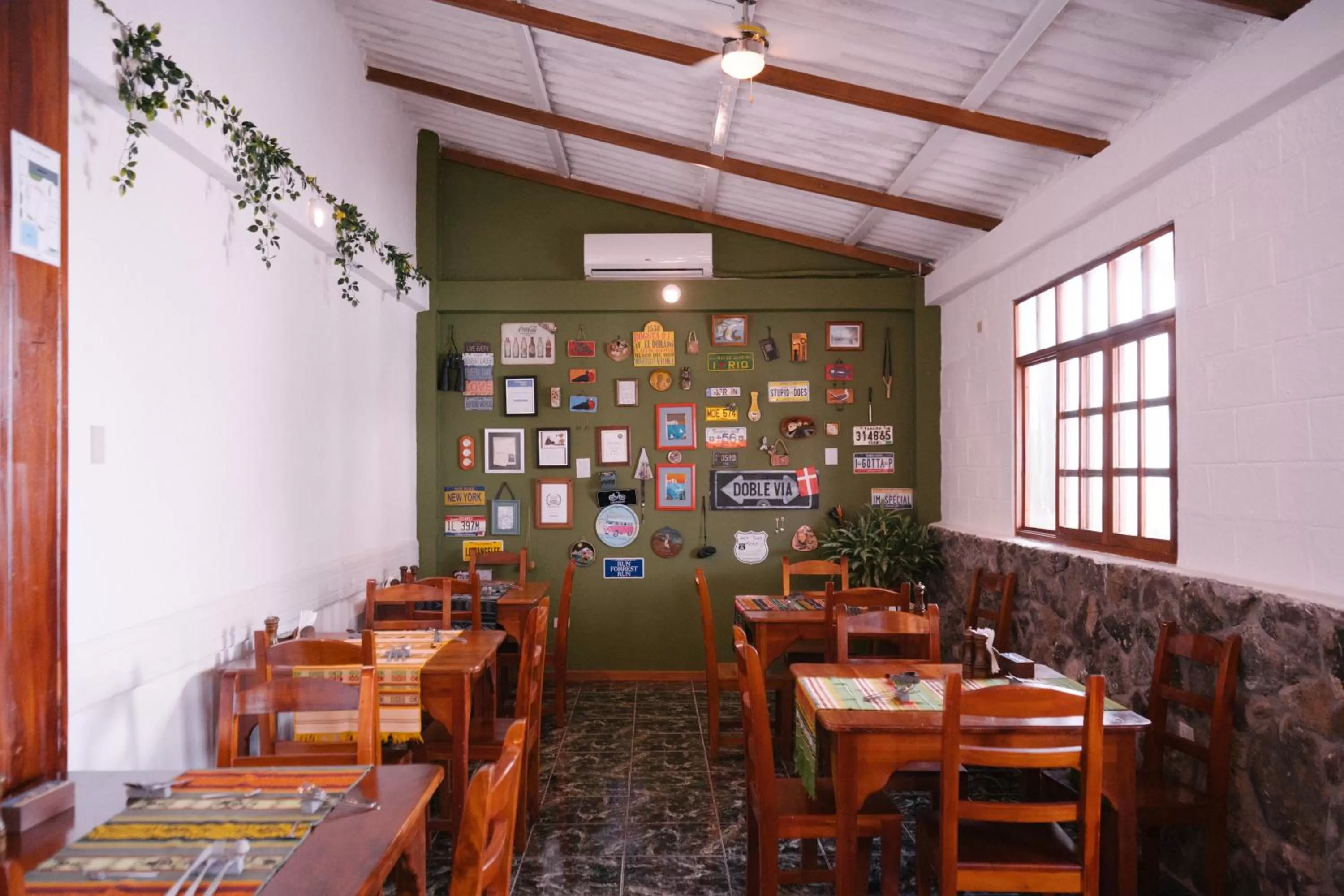 Restaurant/Places to Eat in Hotel Pimampiro