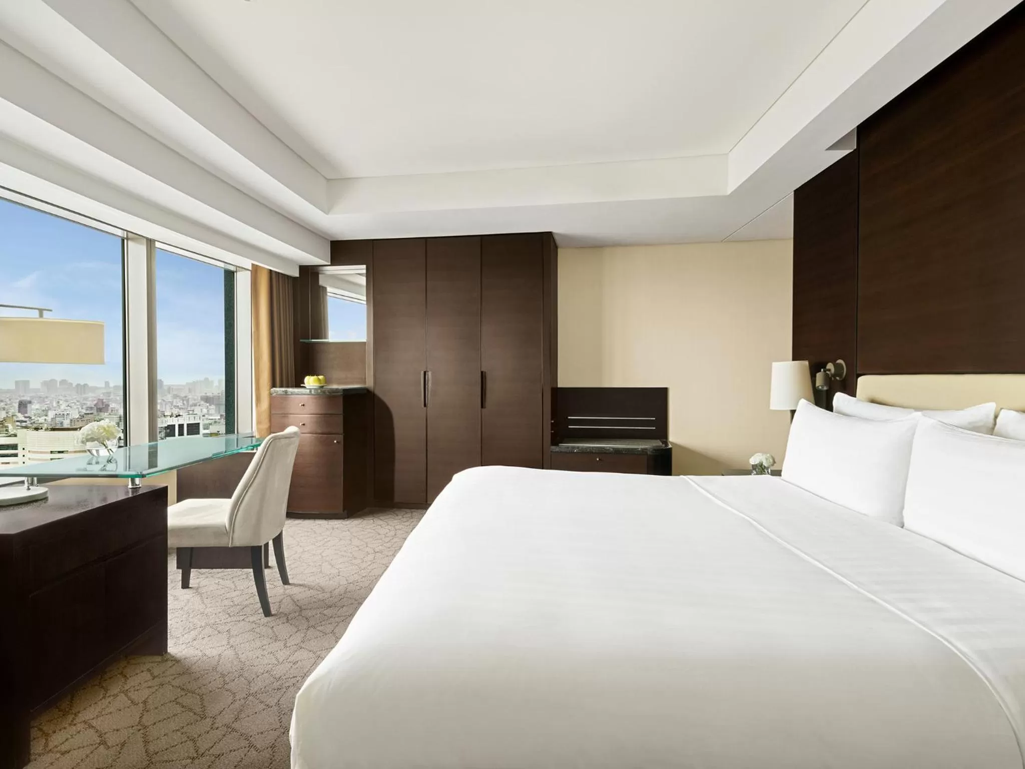 Photo of the whole room, Bed in Shangri-La Far Eastern Tainan