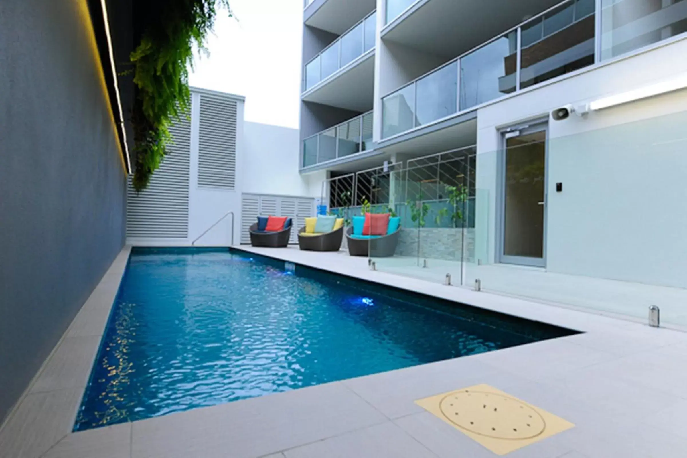 Facade/entrance, Swimming Pool in Morgan Suites