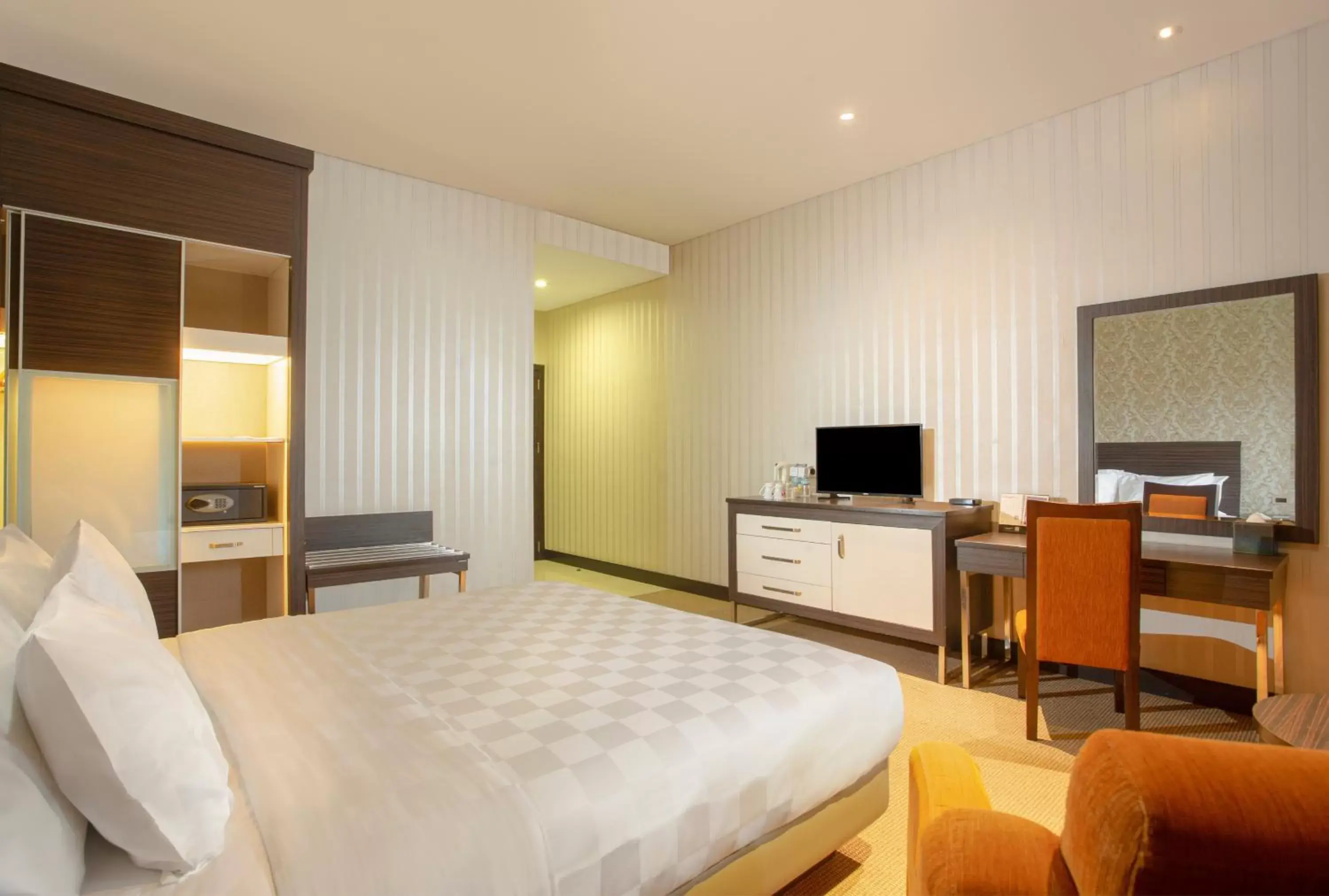 Bedroom, Bed in Swiss-Belhotel Kendari