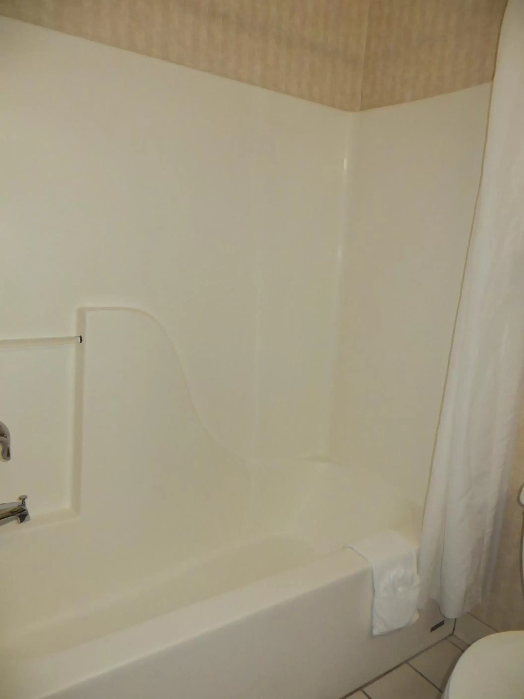 Shower, Bathroom in Country Inn & Suites by Radisson, Gurnee, IL