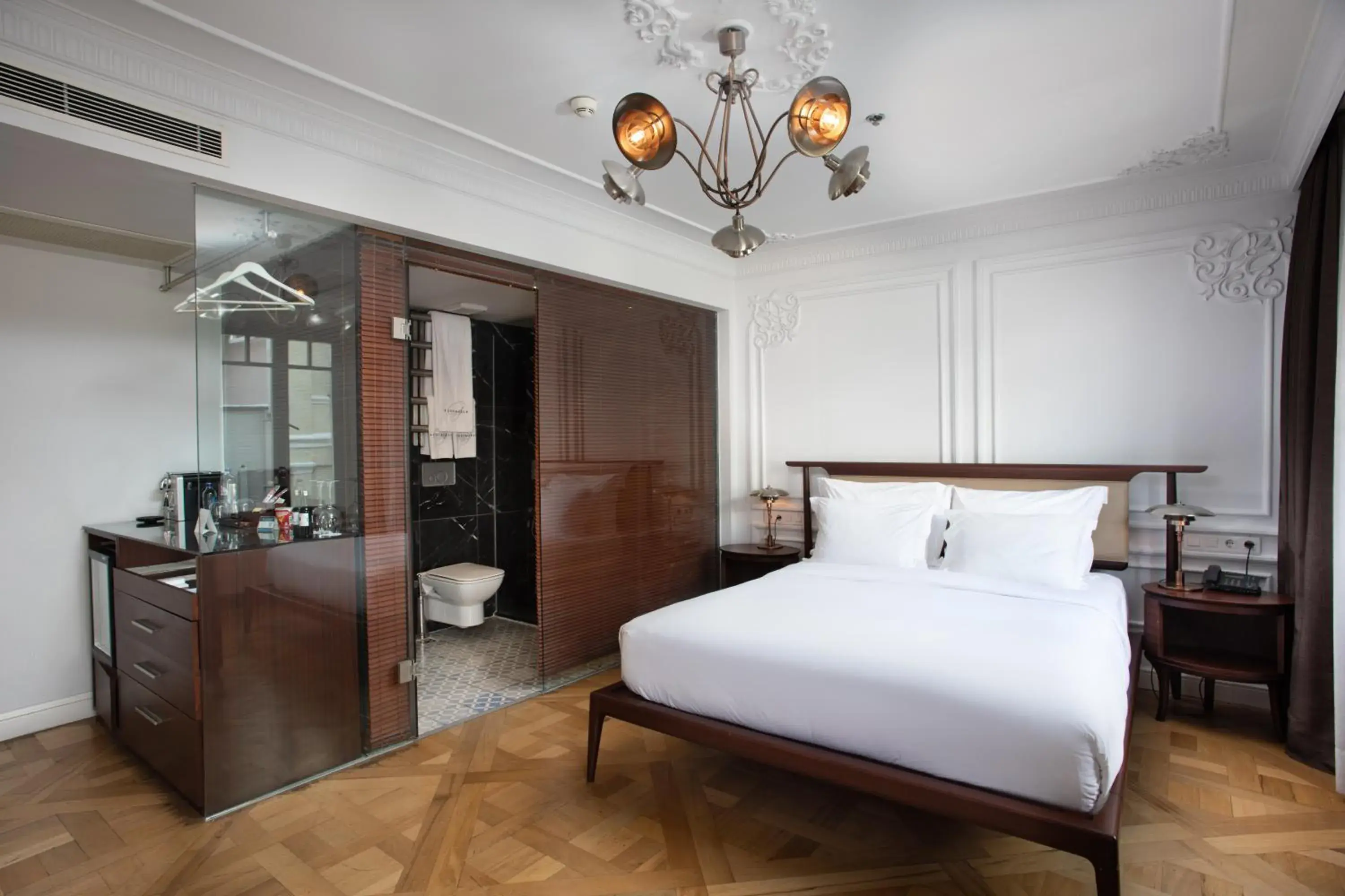 Bed in Georges Hotel Galata