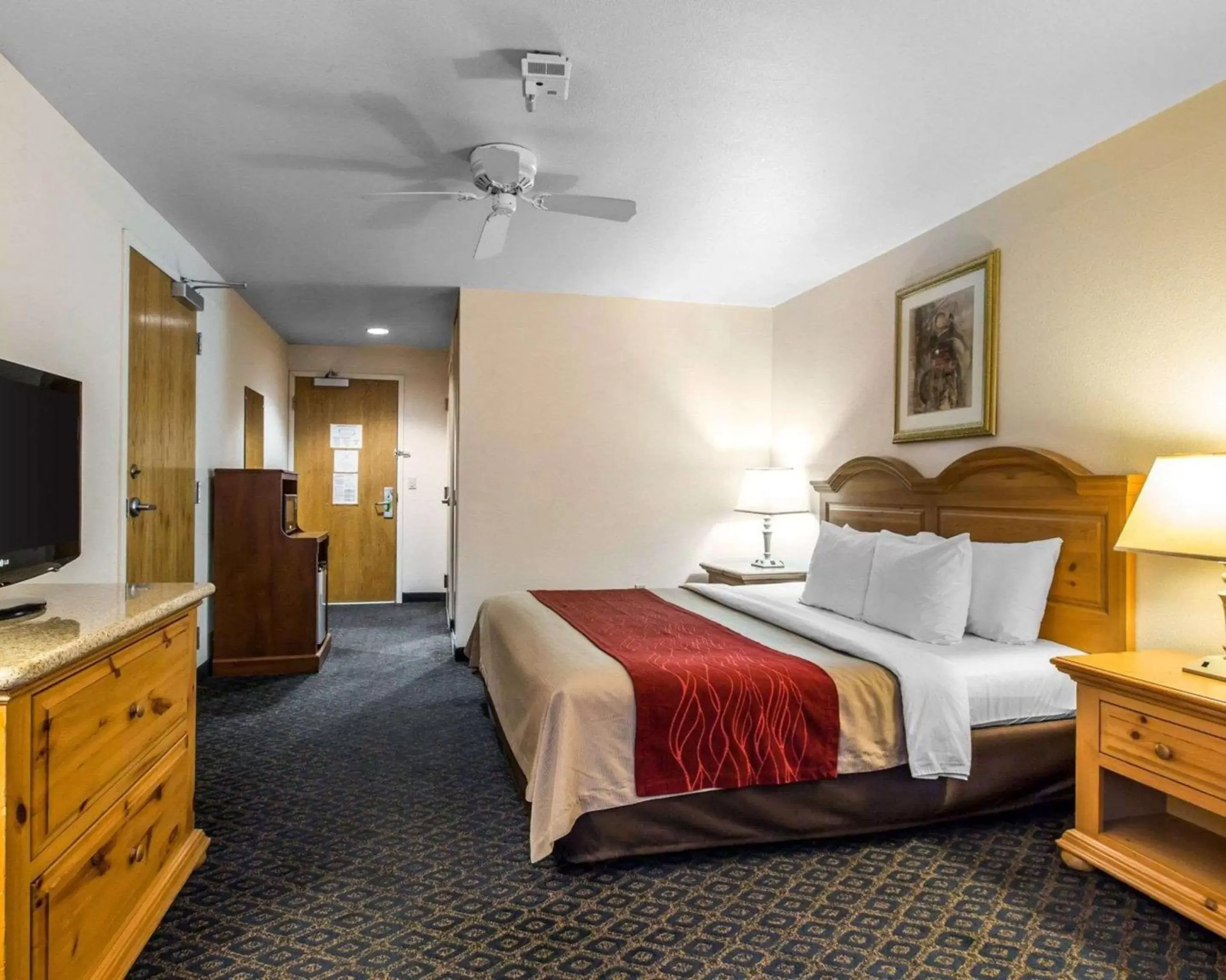 Photo of the whole room, Bed in Comfort Inn & Suites Sequoia Kings Canyon - Three Rivers