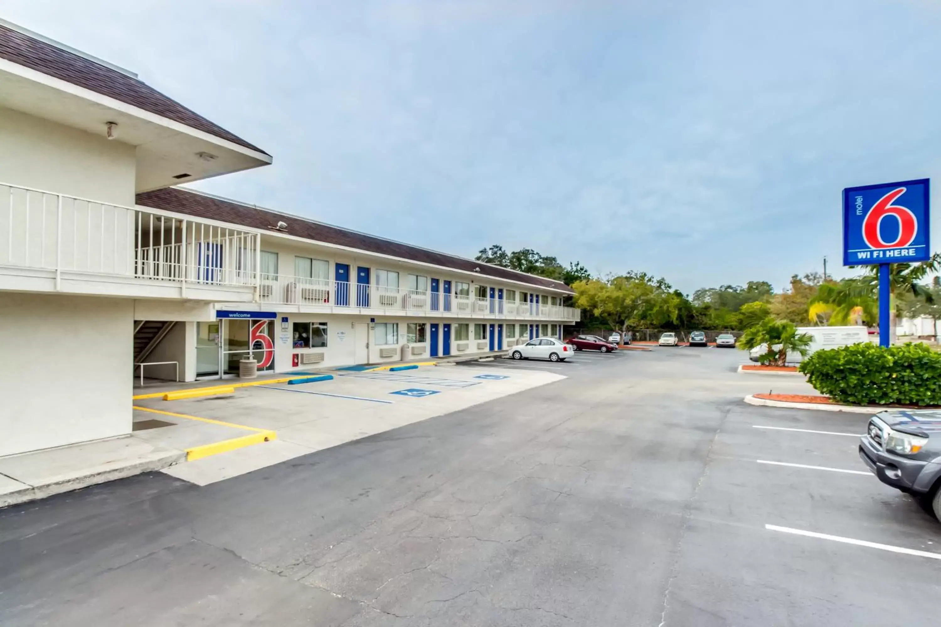 Facade/entrance, Property Building in Motel 6-Venice, FL