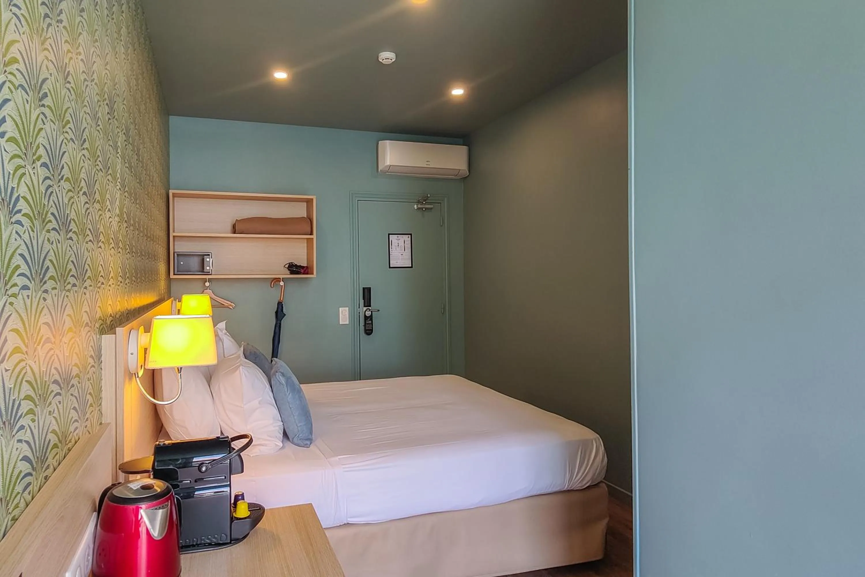 Photo of the whole room, Bed in Hôtel Du Centre, un hôtel AMMI