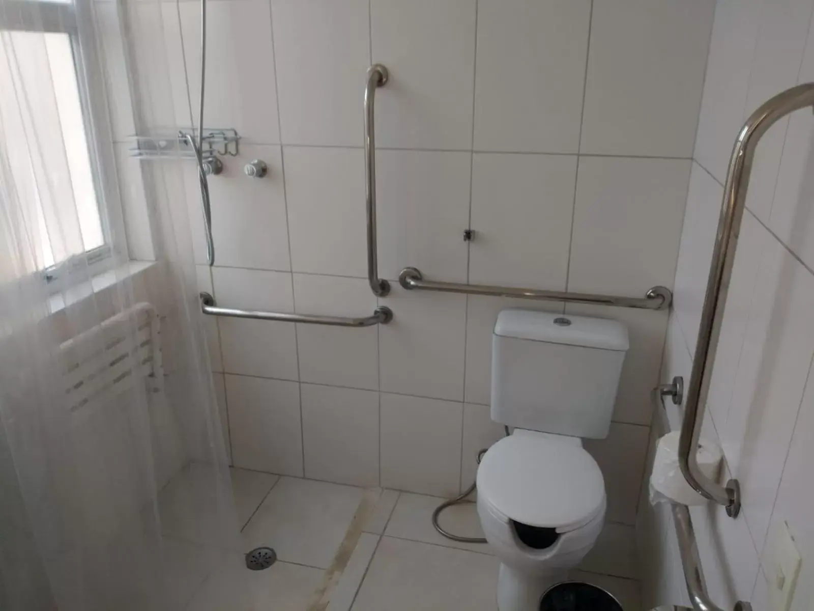 Bathroom in Hotel Global Grupos Bathroom in Hotel Global Grupos