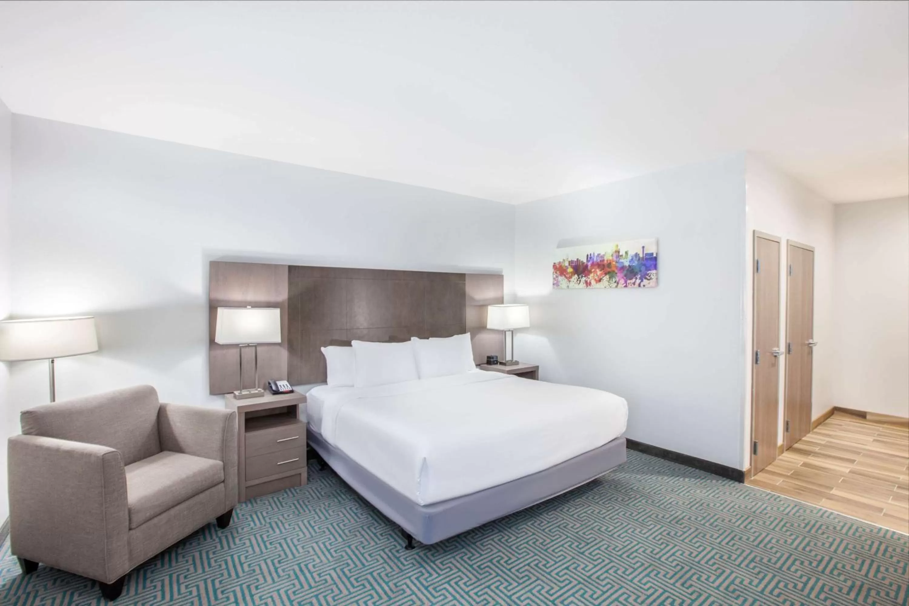 Photo of the whole room, Bed in La Quinta by Wyndham Dallas Duncanville