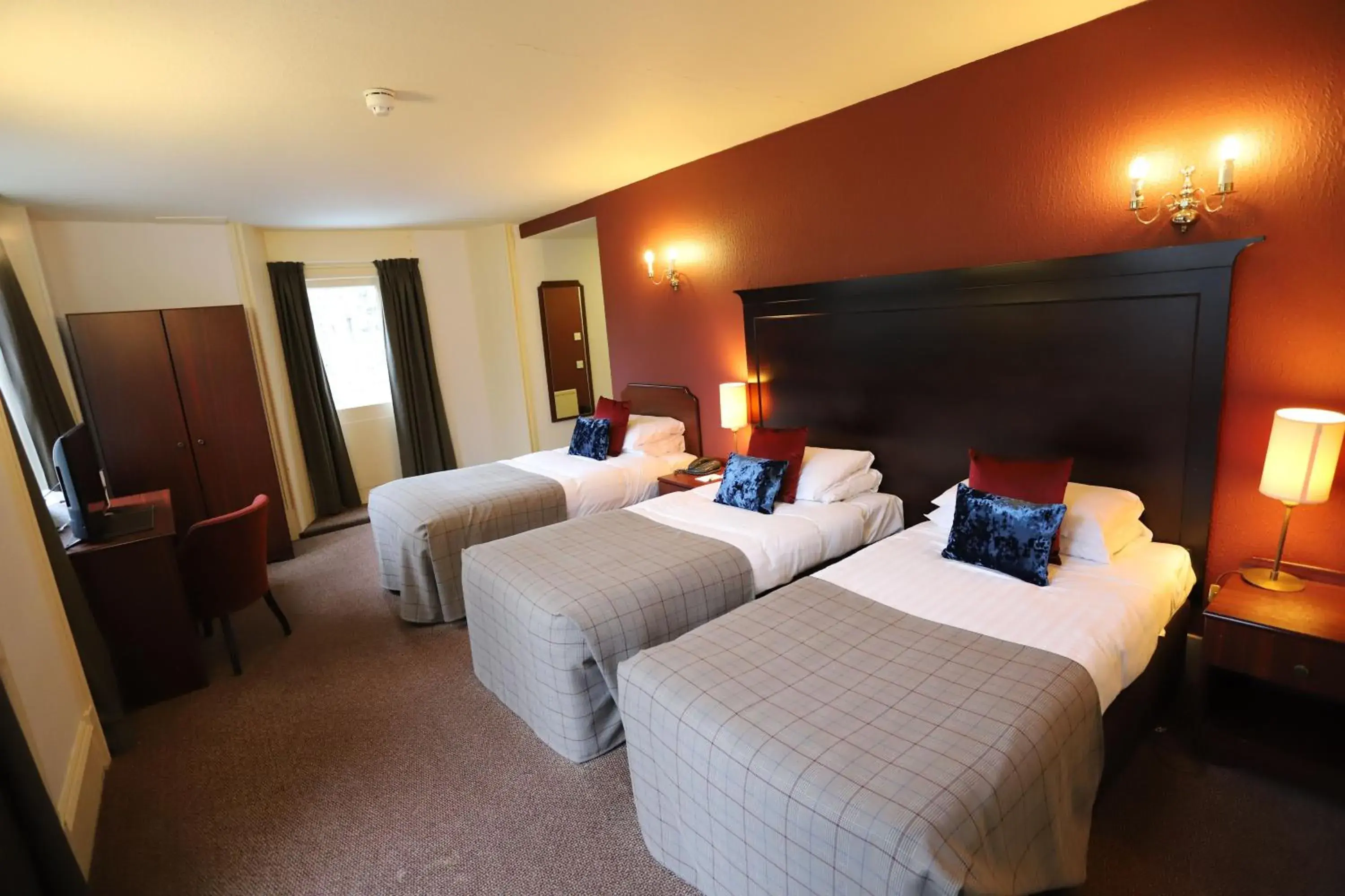 Photo of the whole room, Bed in Ben Wyvis Hotel