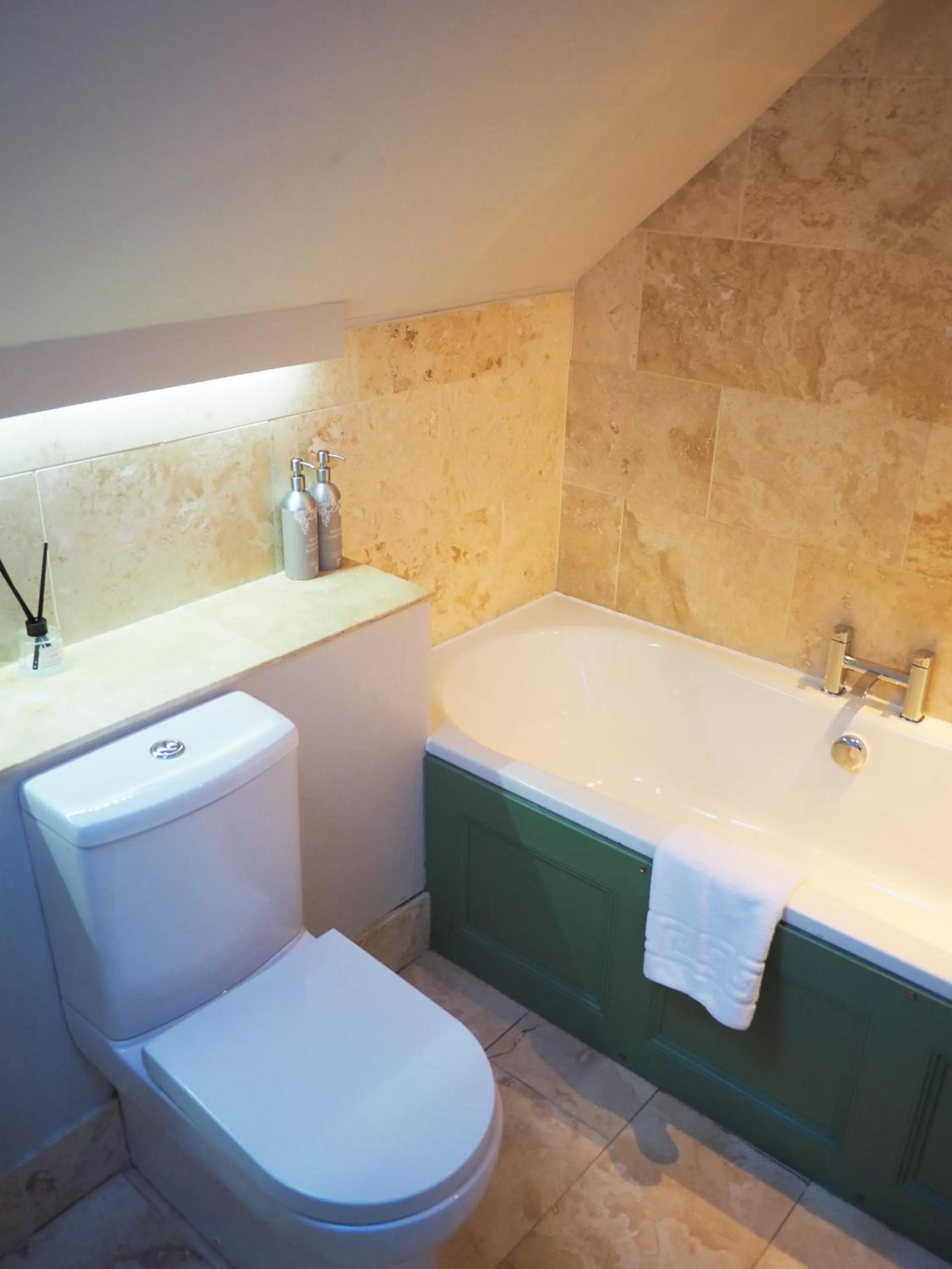 Bathroom in Bear and Ragged Staff