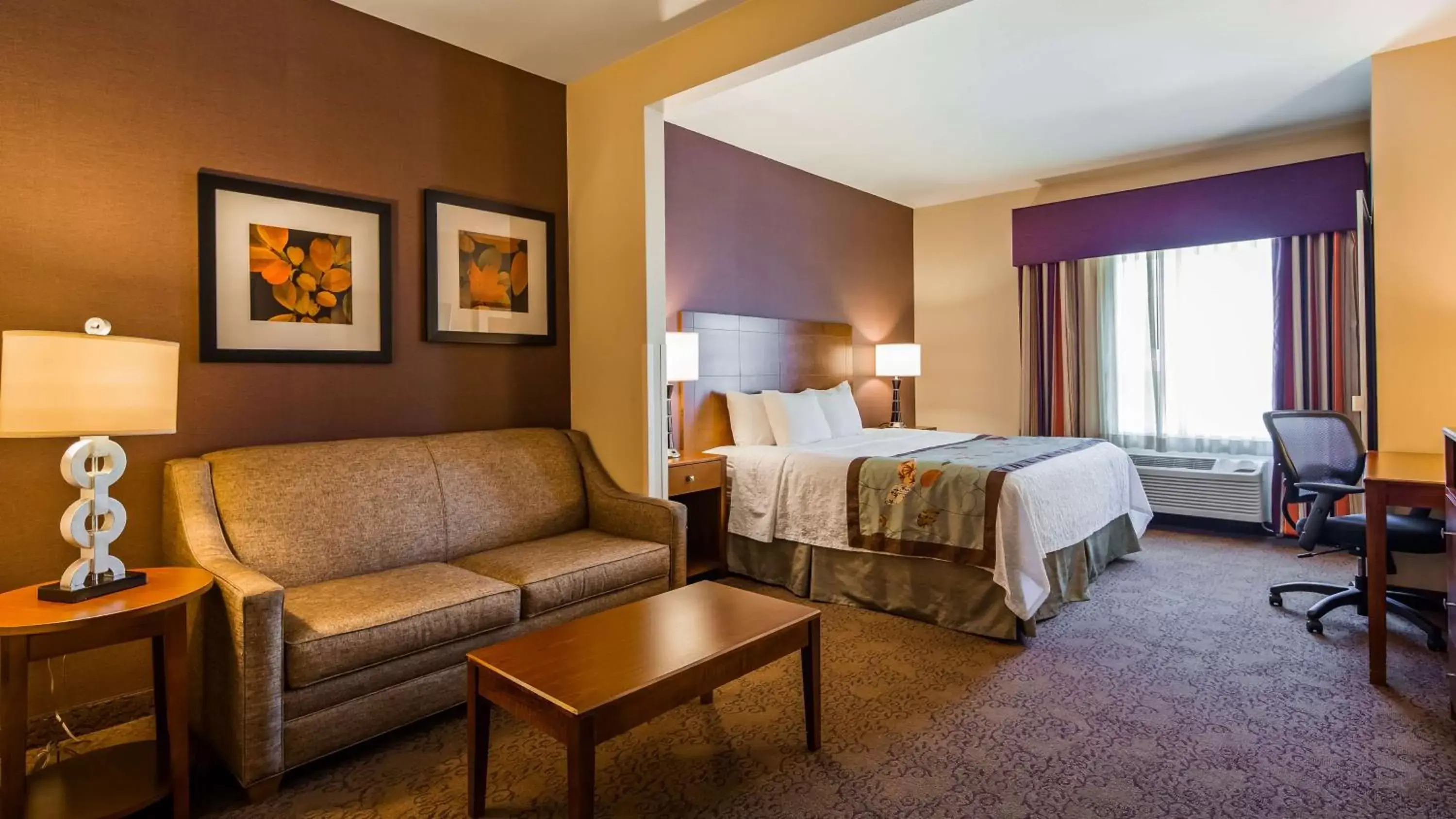 Photo of the whole room in Best Western Plus Carousel Inn & Suites Burlington