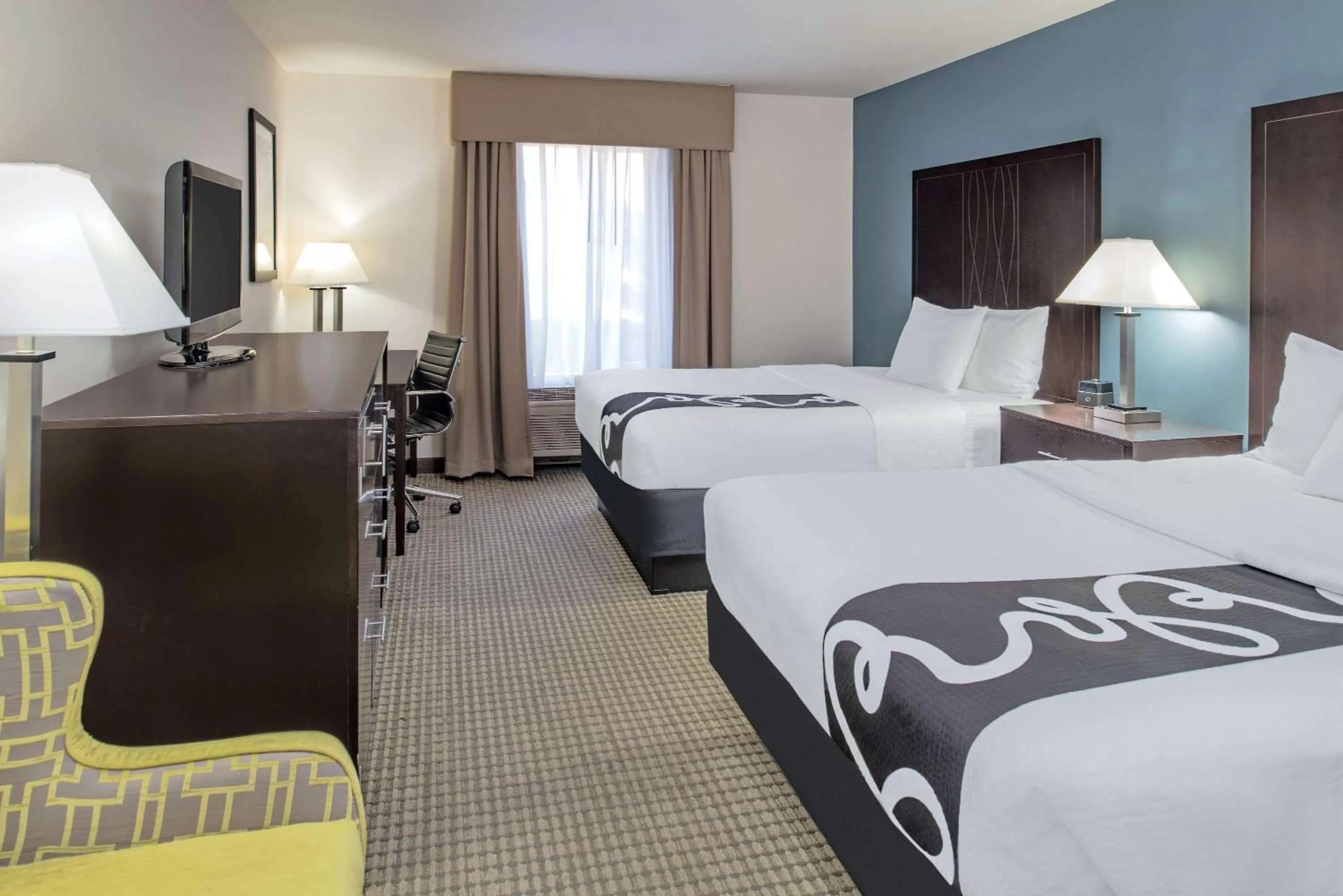 Photo of the whole room, Bed in La Quinta by Wyndham Moscow Pullman