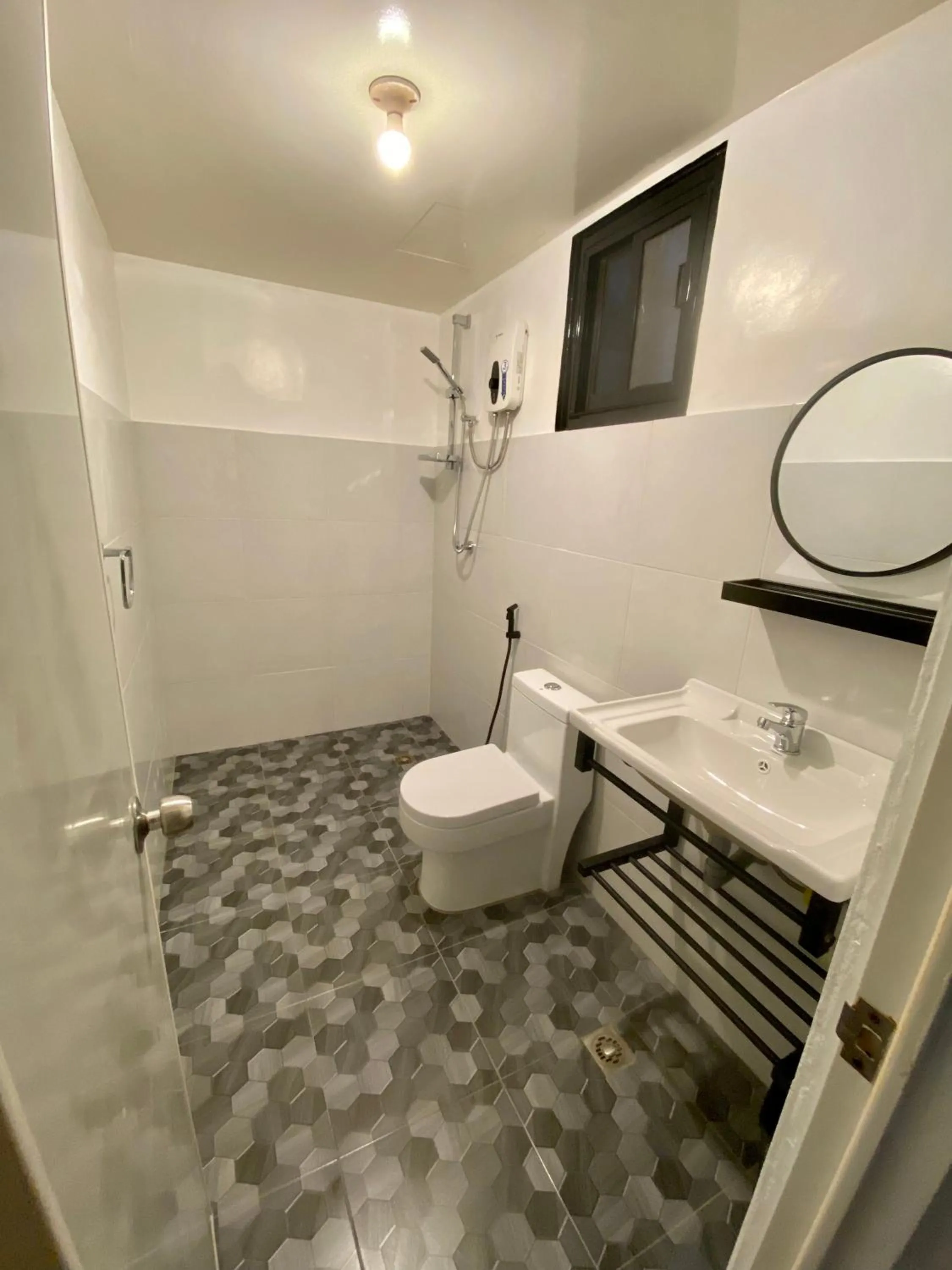 Shower in Marion Roos Hotel