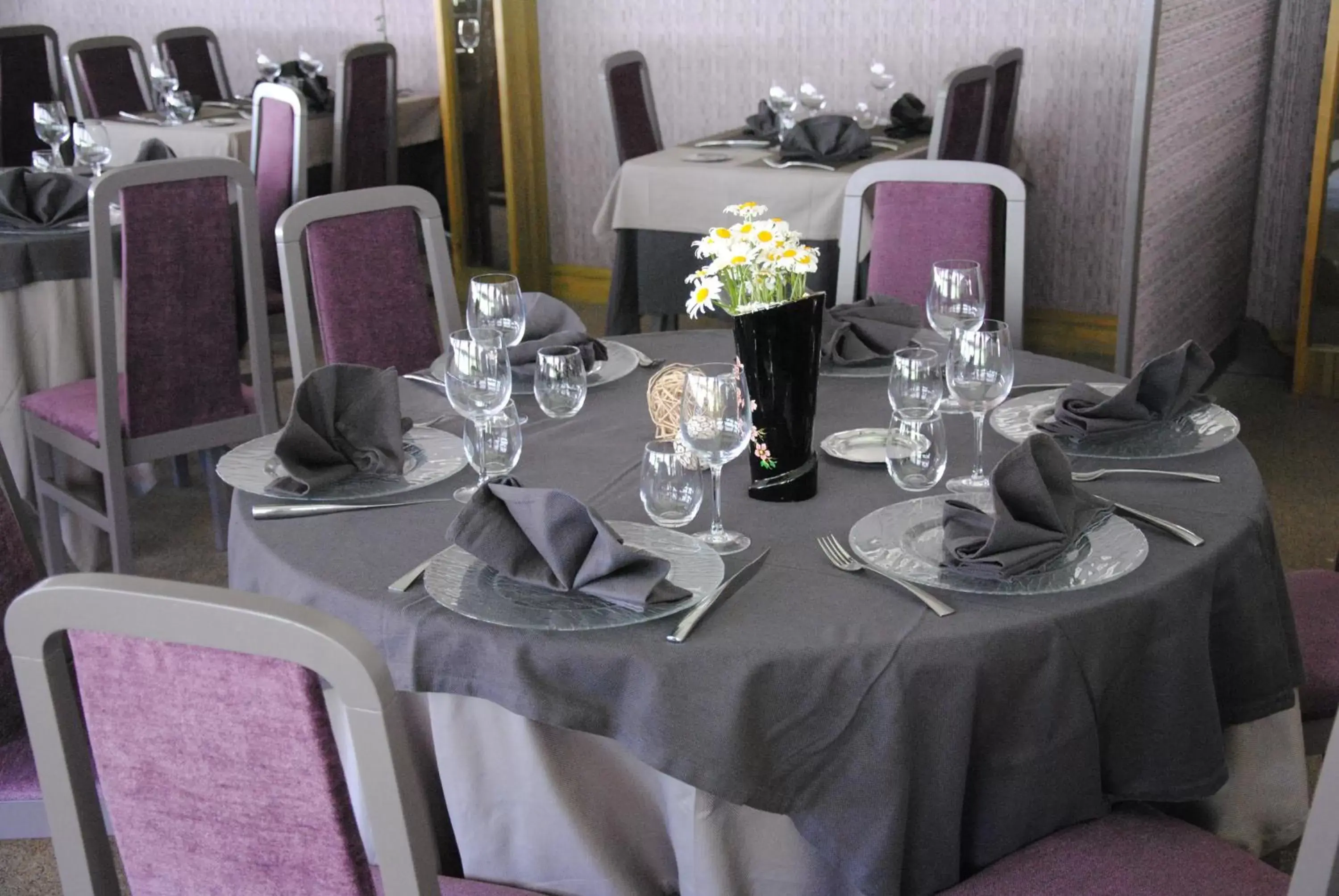 Staff, Restaurant/Places to Eat in LOGIS Hôtel Bel Horizon