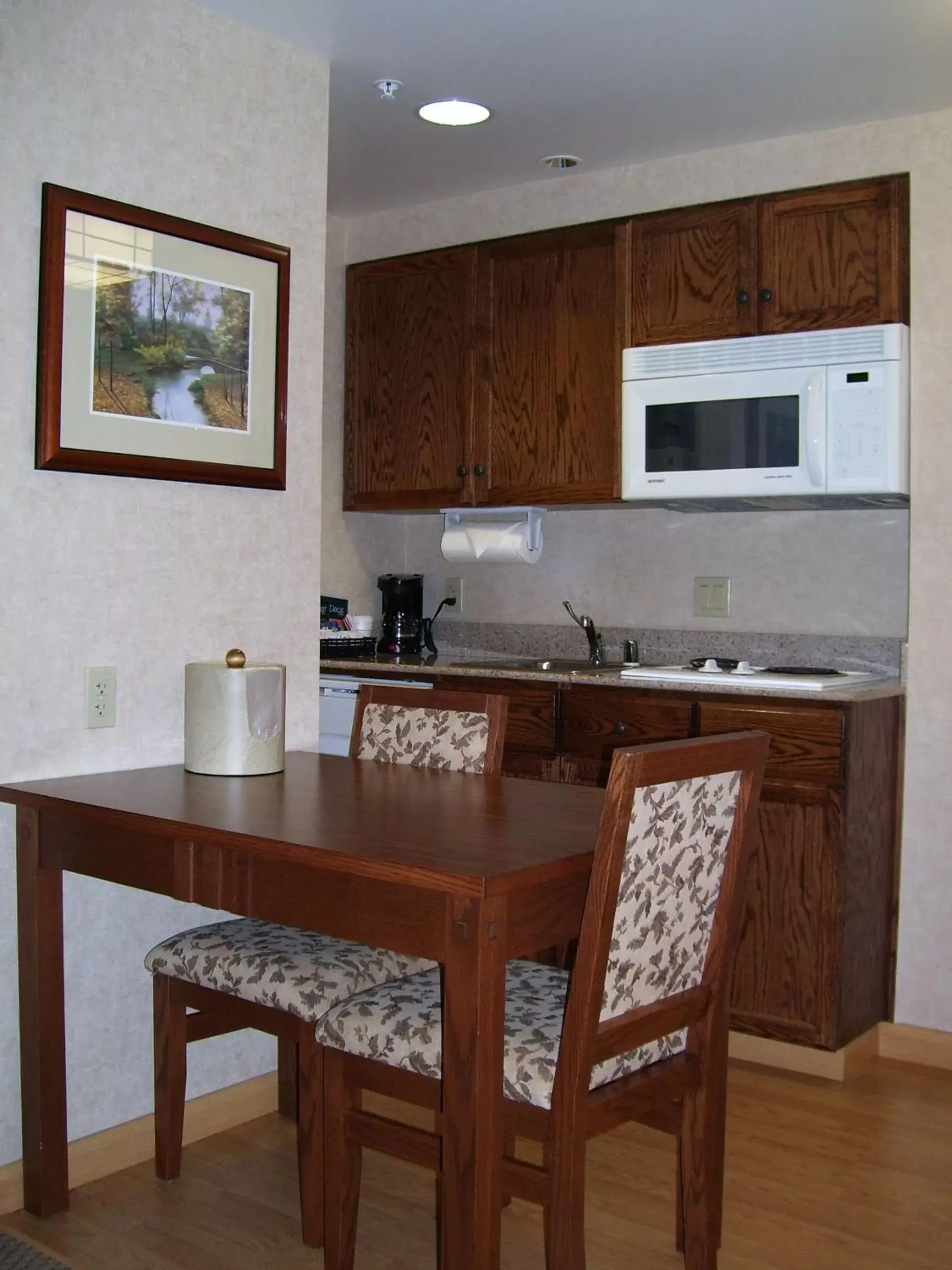 Kitchen or kitchenette, Kitchen/Kitchenette in Homewood Suites Bakersfield