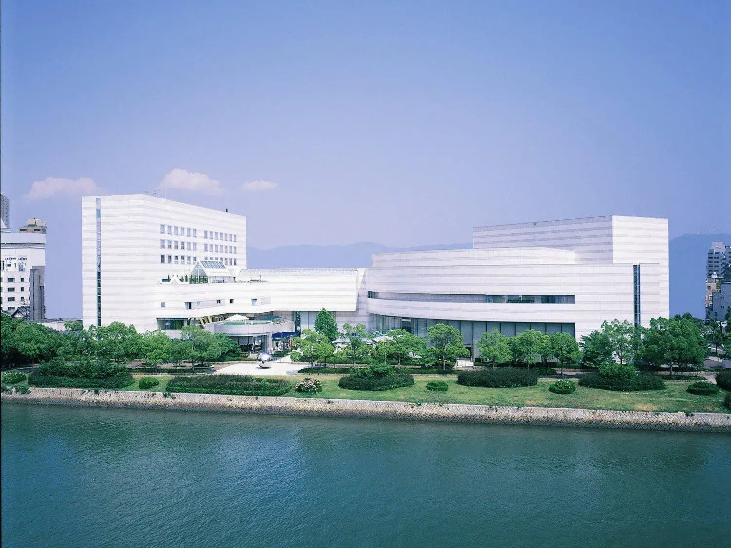 Property building in Hiroshima City Bunka Koryu Kaikan Property building in Hiroshima City Bunka Koryu Kaikan