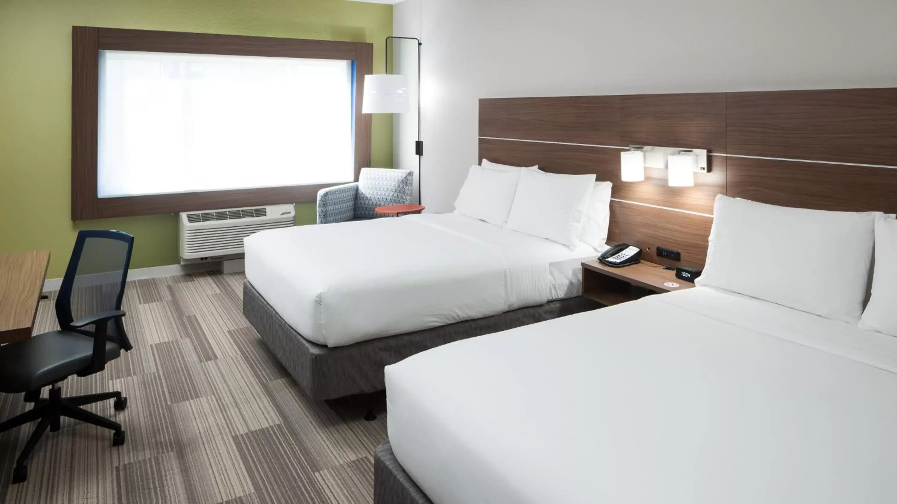 Photo of the whole room, Bed in Holiday Inn Express & Suites - Orlando At Seaworld, an IHG Hotel