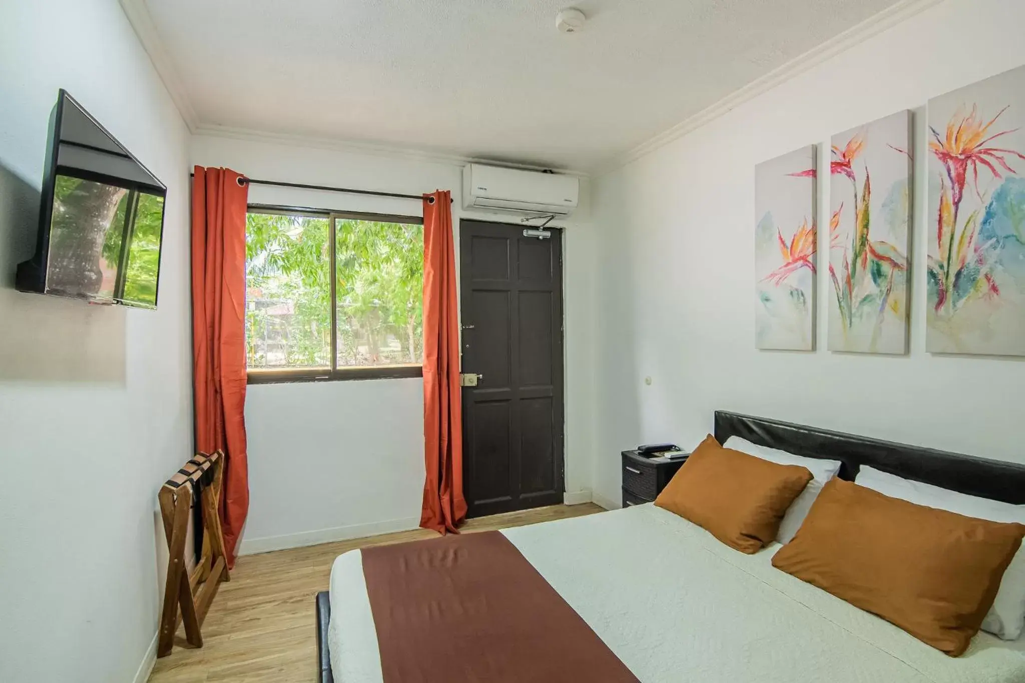 Double Room in Jaco Lodge Quiet Place