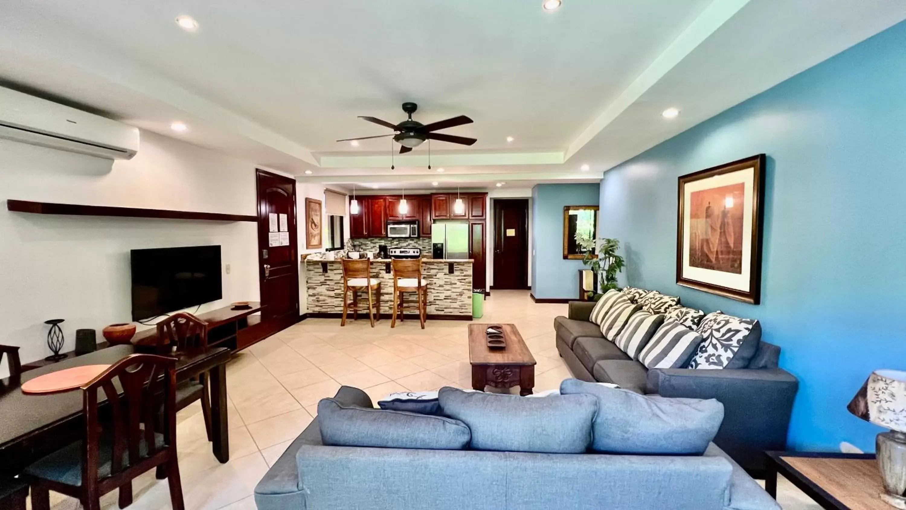 Living room, Seating Area in Monte Carlo Luxury Condominiums