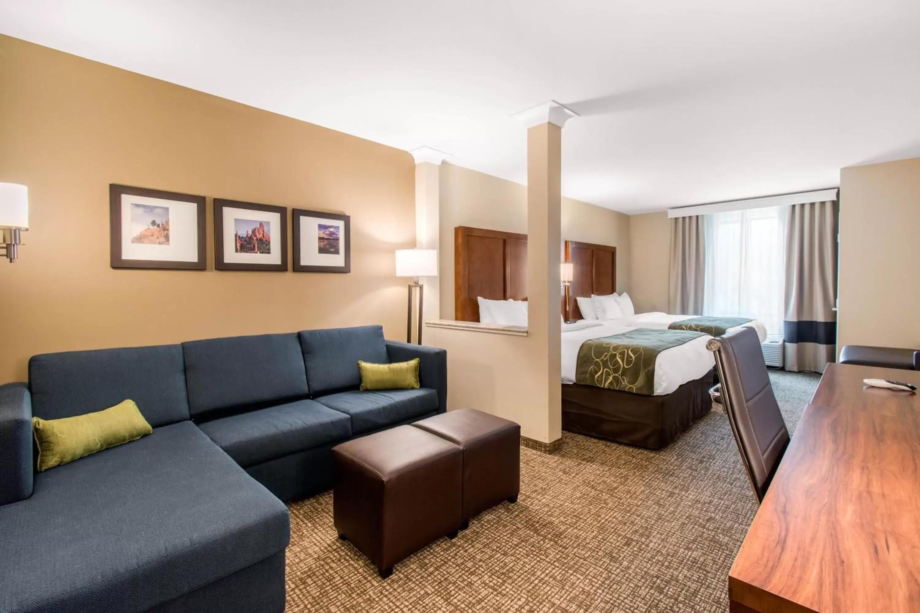 Living room in Comfort Suites Denver near Anschutz Medical Campus