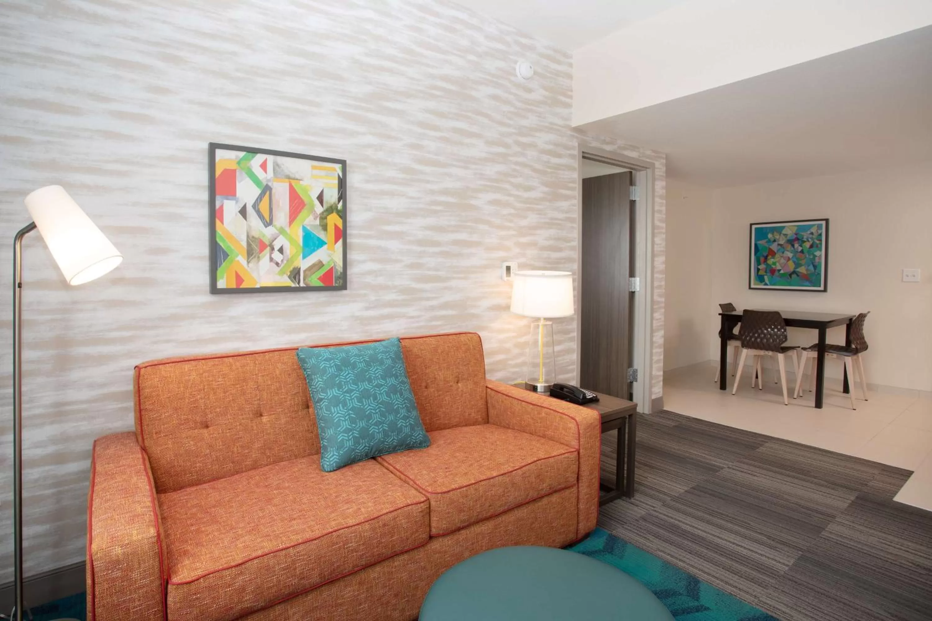 Living room in Home2 Suites By Hilton Omaha Un Medical Ctr Area