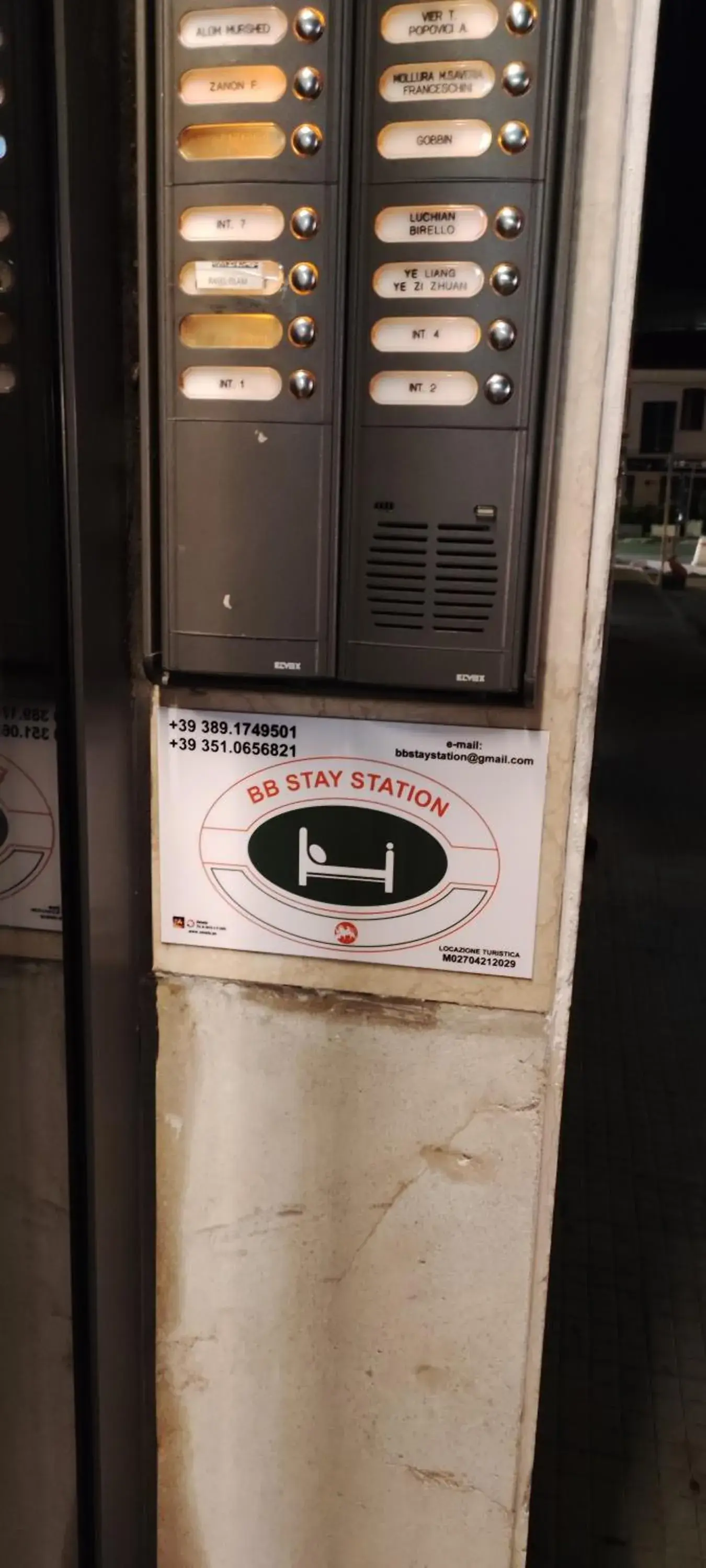 Logo/Certificate/Sign in BB Stay Station