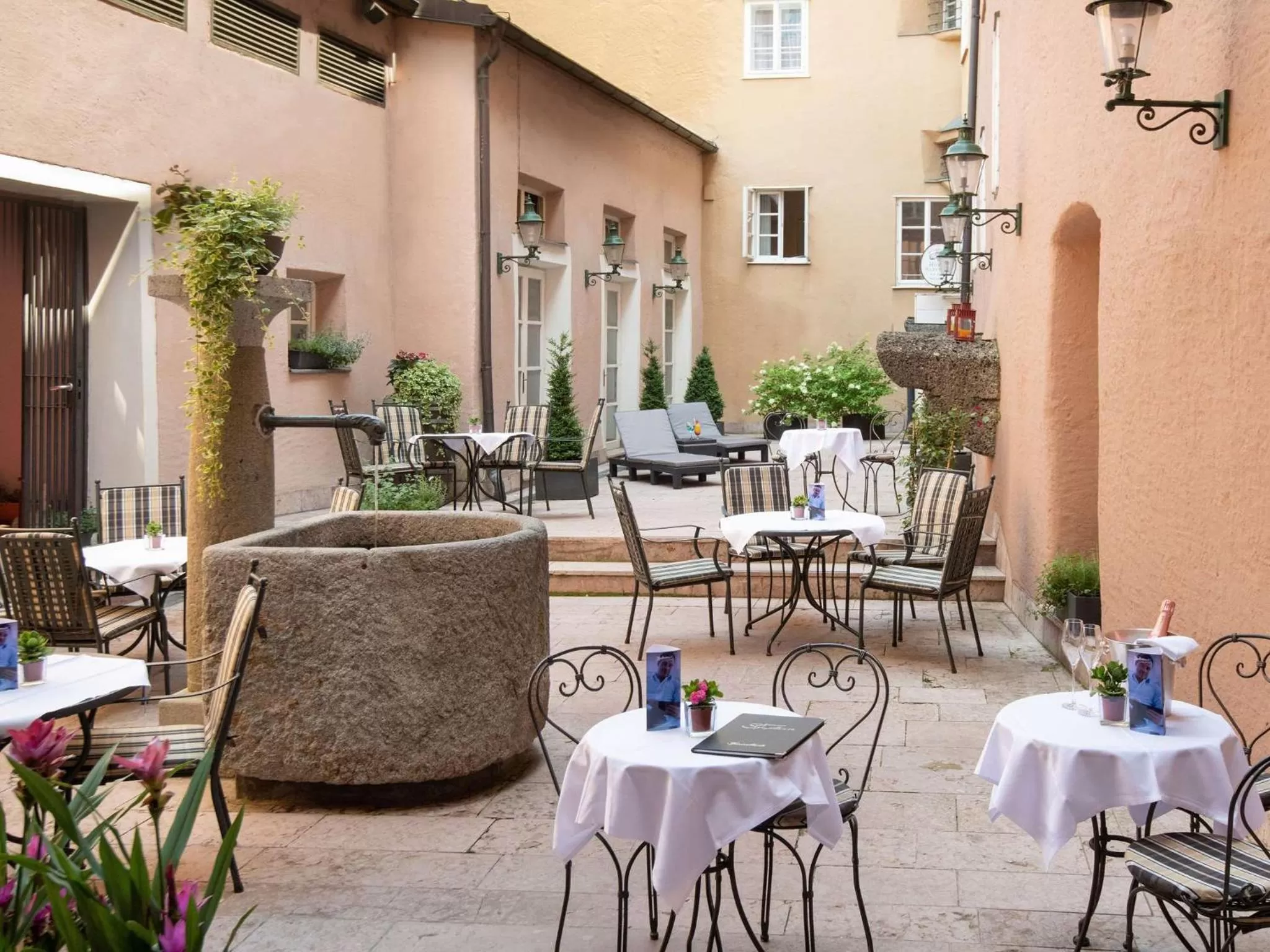 Restaurant/places to eat in Radisson Blu Hotel Altstadt
