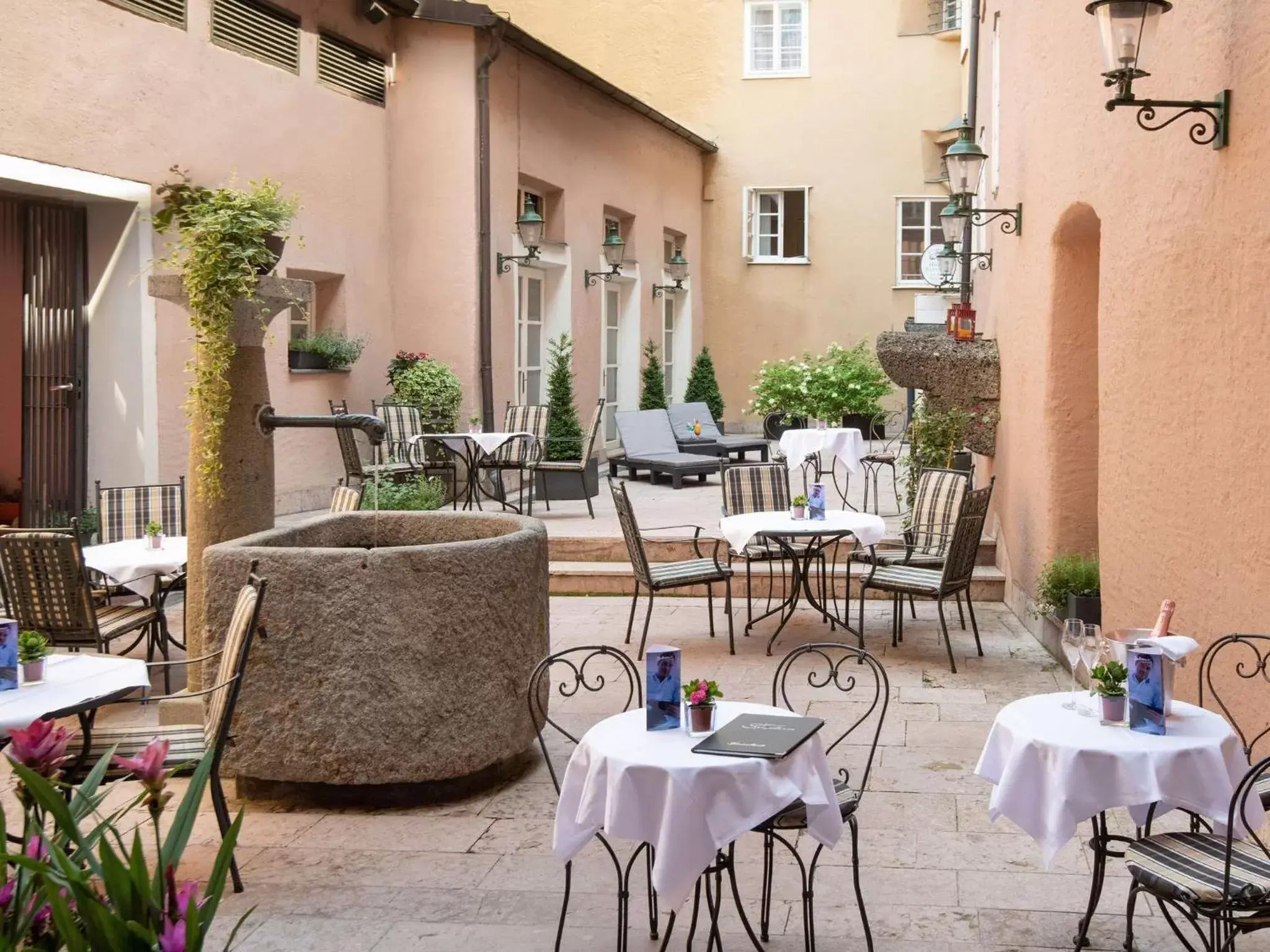 Restaurant/Places to Eat in Radisson Blu Hotel Altstadt