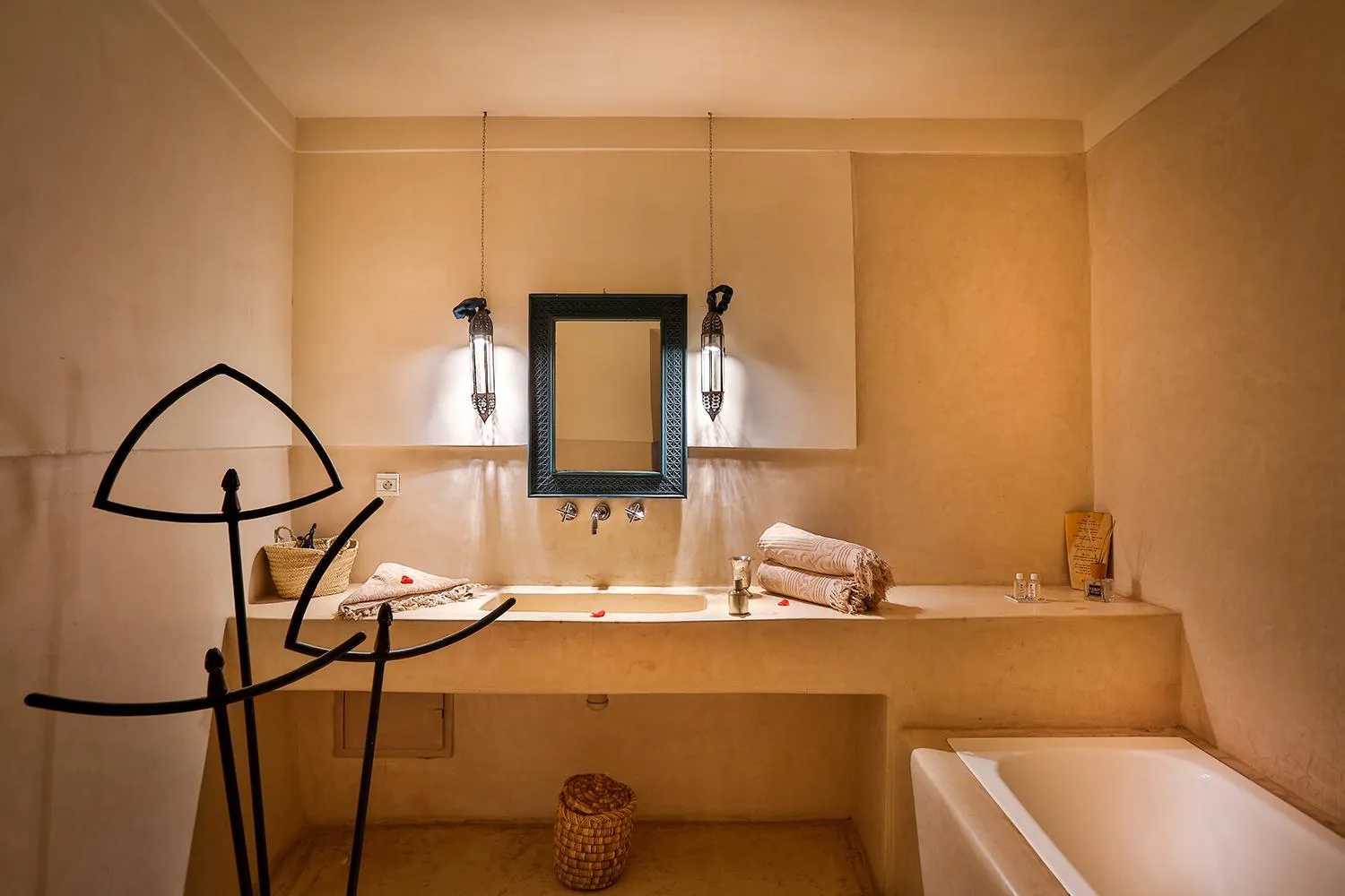 Bathroom, Bed in Hotel & Spa Dar Sara
