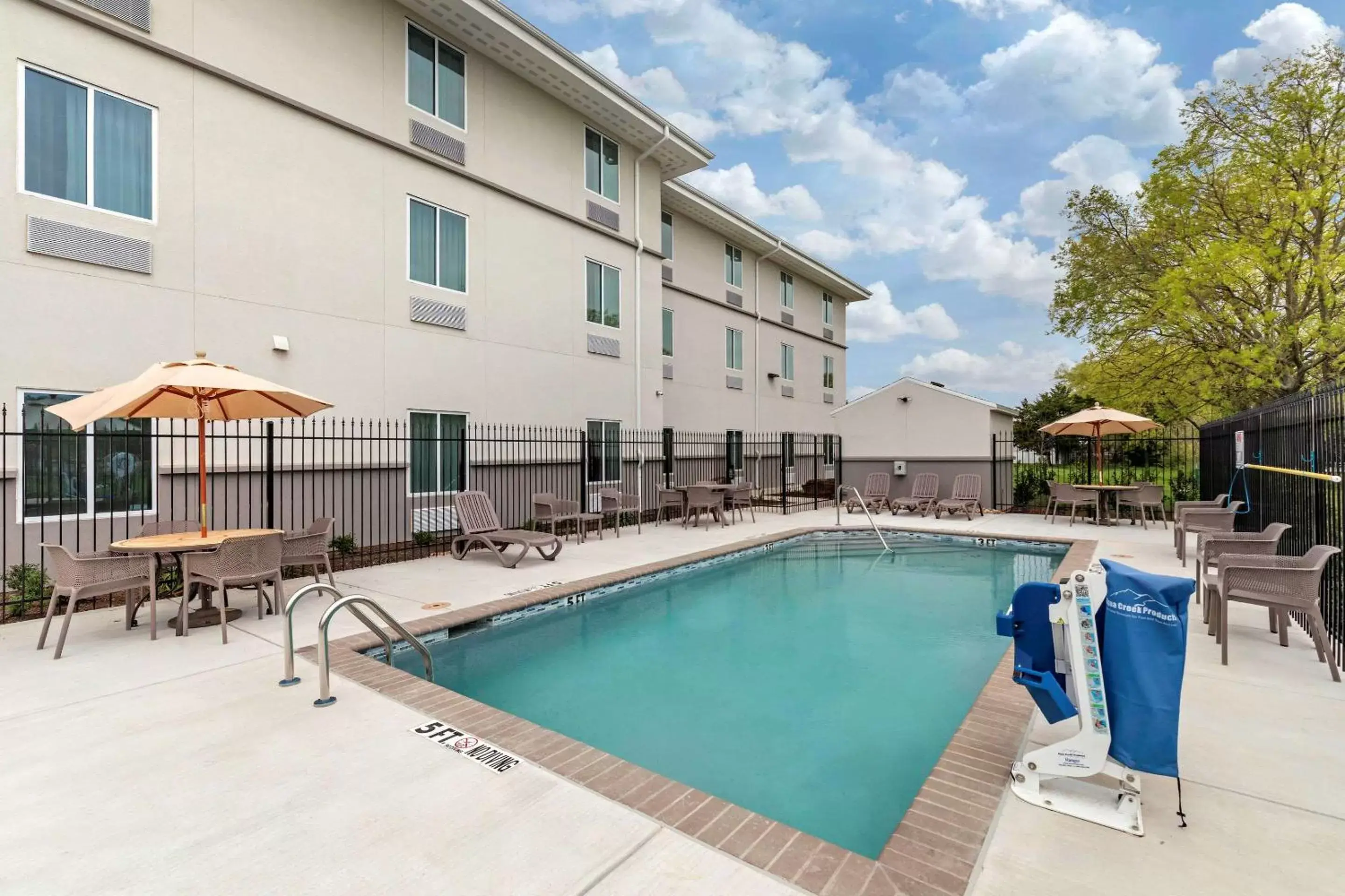 On site, Swimming Pool in MainStay Suites Lancaster Dallas South
